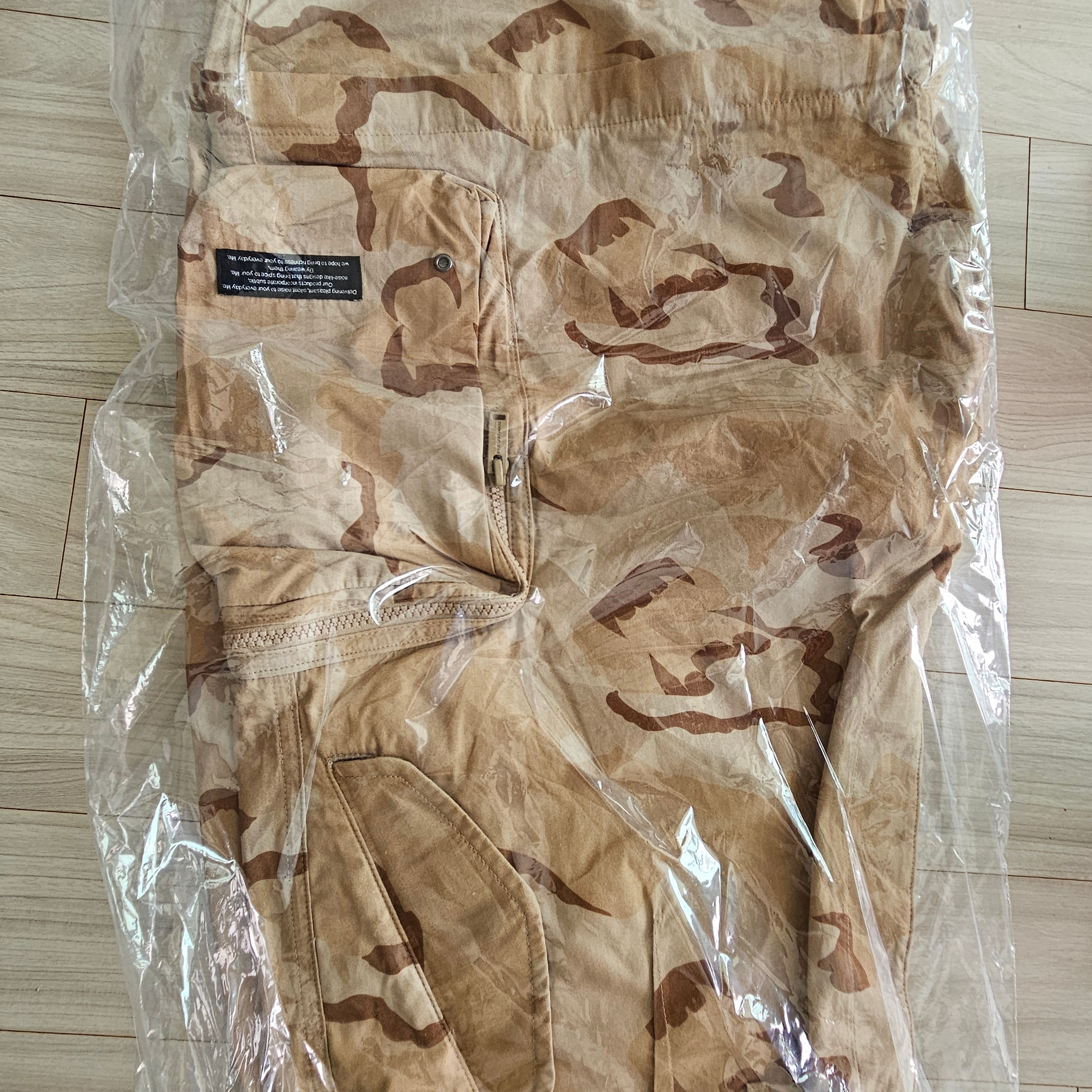 GU x Undercover Utility Pants Beige 착용 스타일 - 2