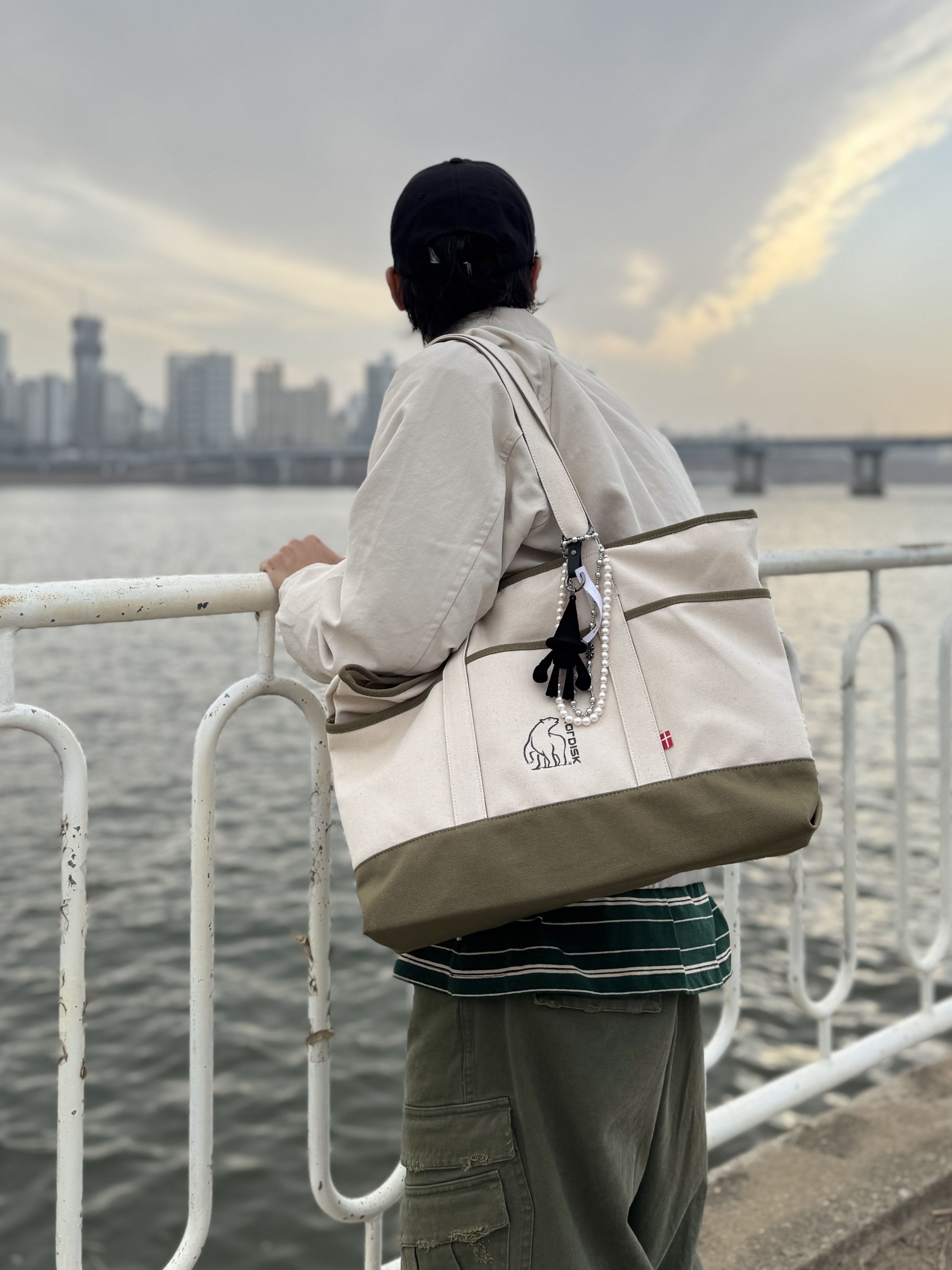 Apple 2024 MacBook Air 15 M3 256GB SSD / 8GB RAM Silver (Korean Ver.), Nonnod Double Pocket Cargo Pants Vintage Khaki 착용 스타일 - 4