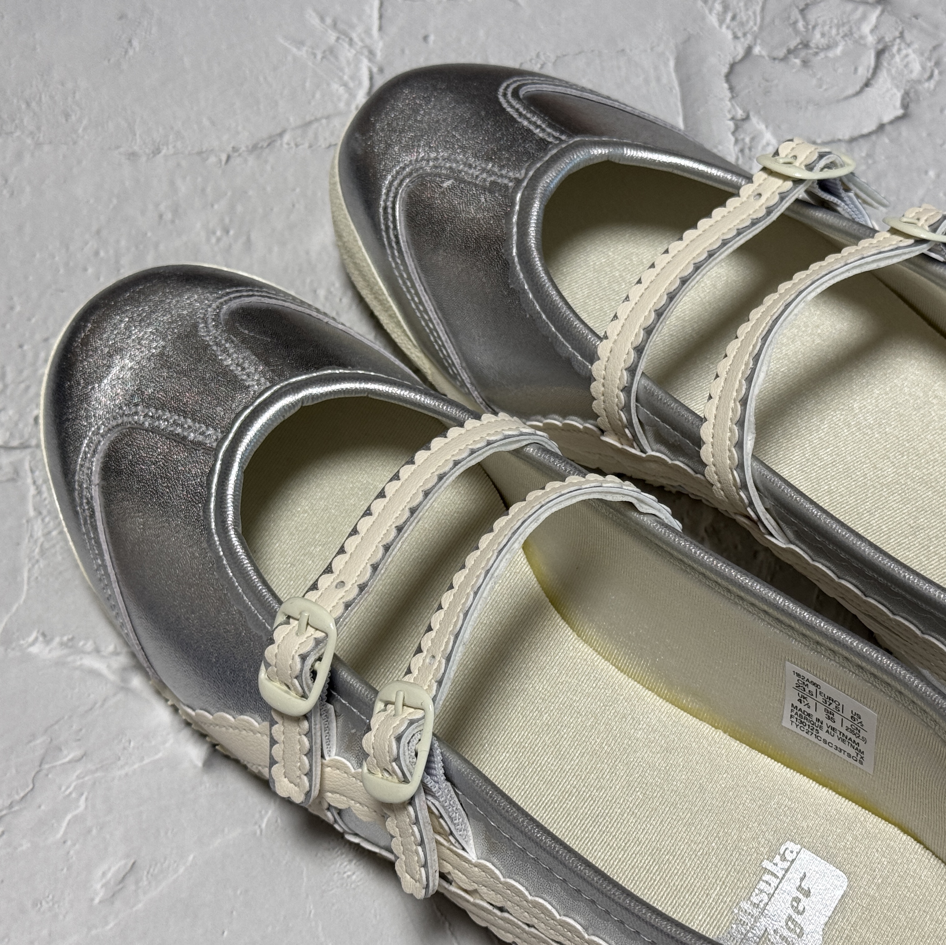 (W) Onitsuka Tiger Mexico 66 TGRS Silver Cream 착용 스타일