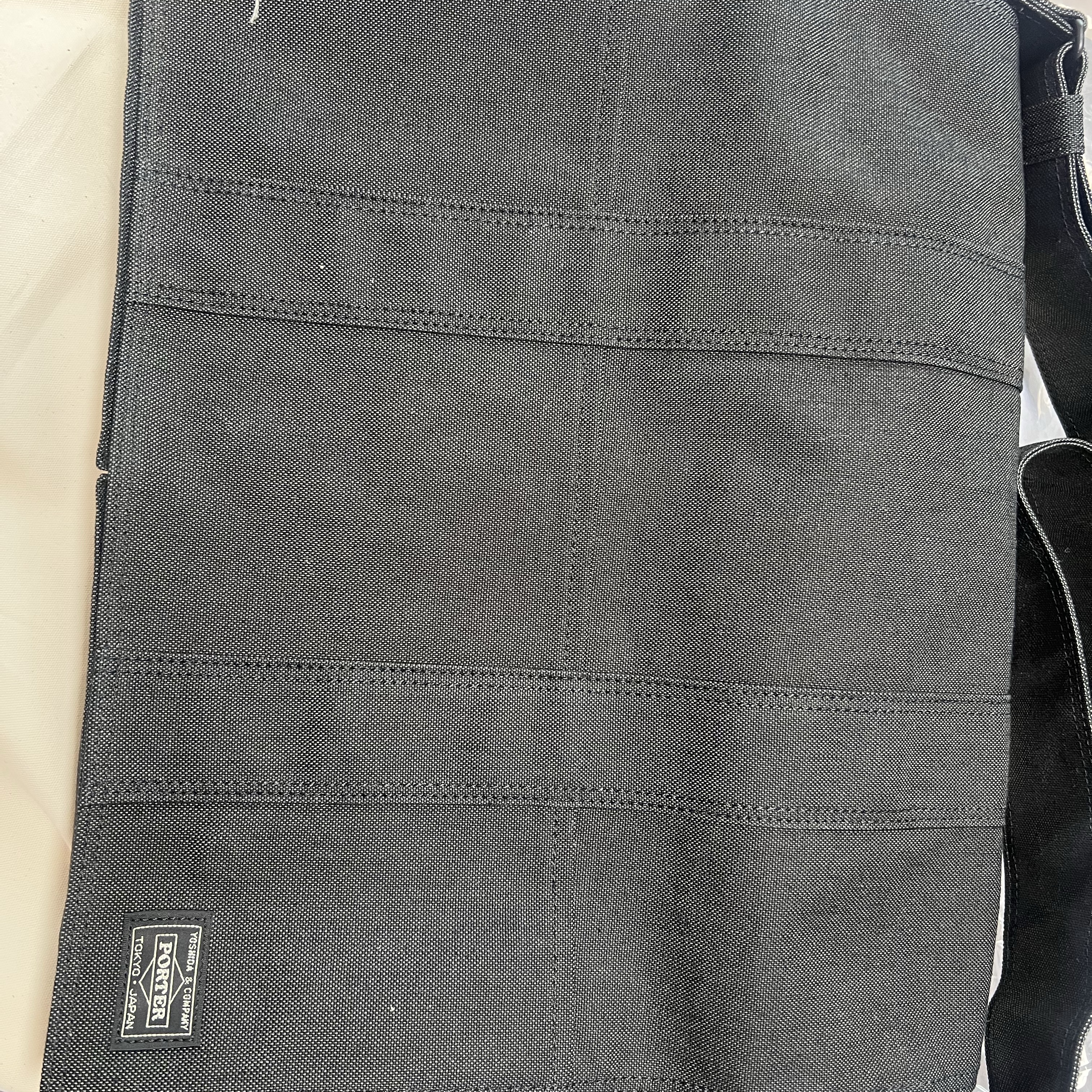 Porter Smoky Shoulder Bag Black 착용 스타일 - 1