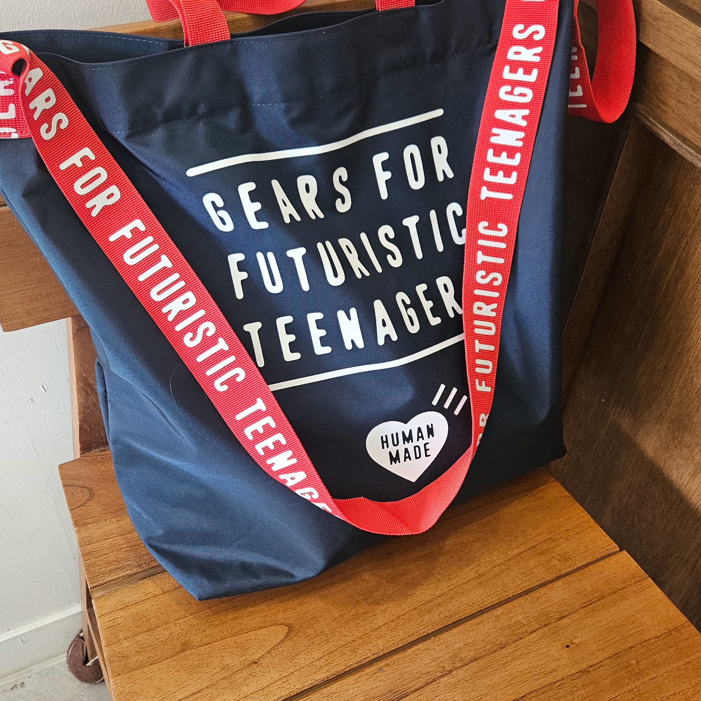 Human Made Shoulder Tote Bag Navy 착용 스타일 - 1