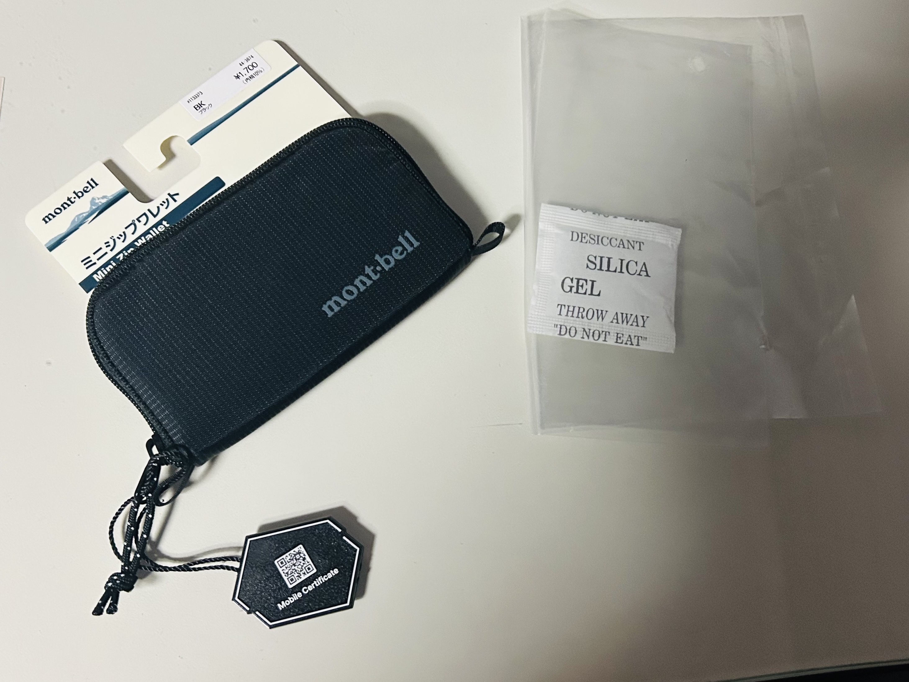 Montbell Mini Zip Wallet Black 착용 스타일 - 1