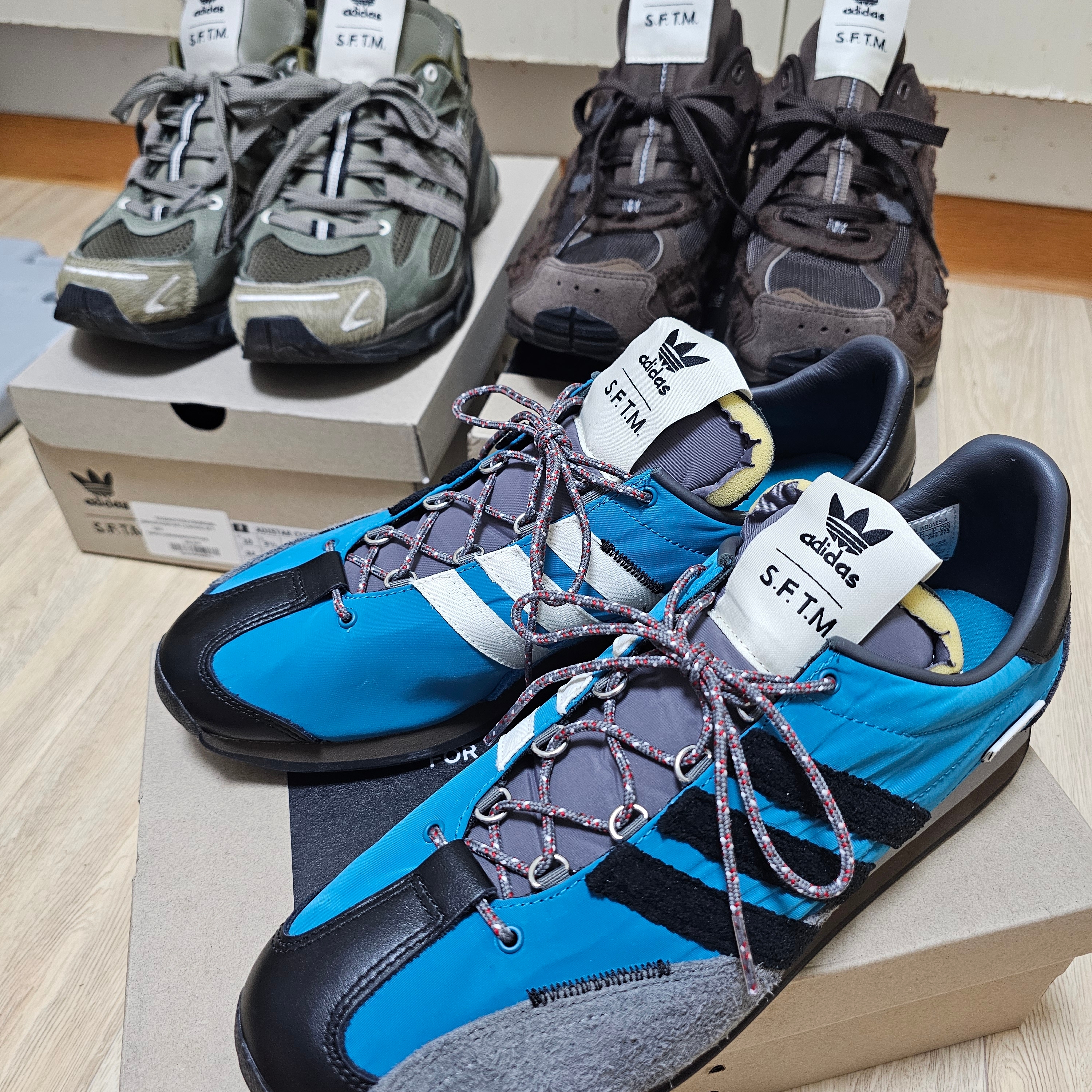 Adidas x Song for the Mute Country OG Active Teal Core Black, Adidas x Song for the Mute Shadowturf Dark Brown 착용 스타일 - 3