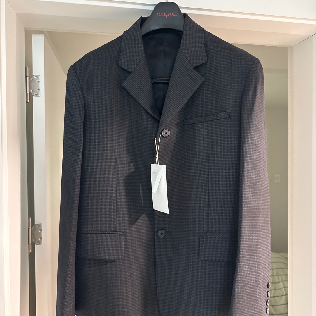 STU Destroyed Check Blazer Dark Grey 착용 스타일