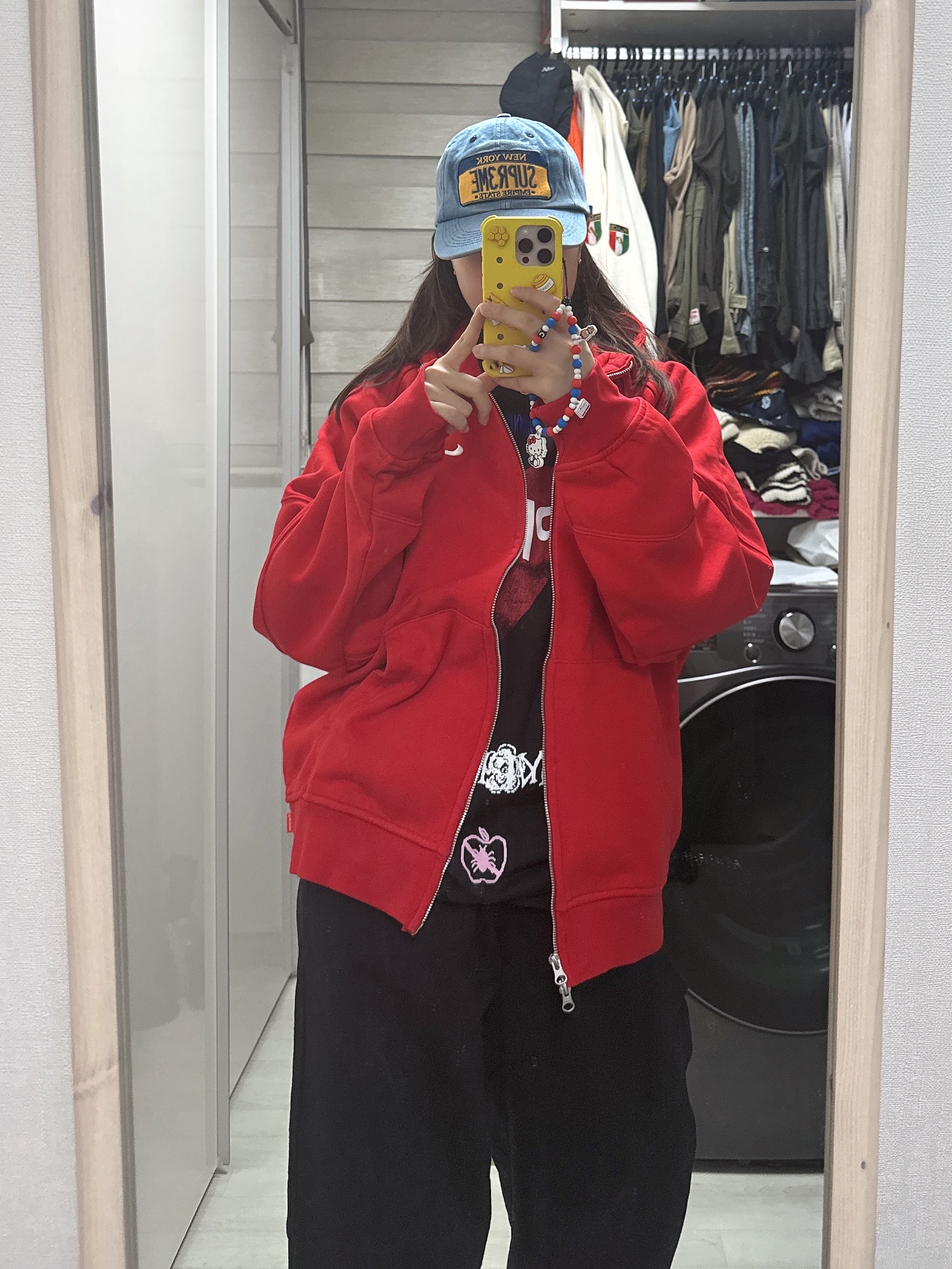 Supreme Announcing T-Shirt Black - 25SS, Supreme x Nike Zip Up Hooded Sweatshirt Red - 25SS 착용 스타일 - 2