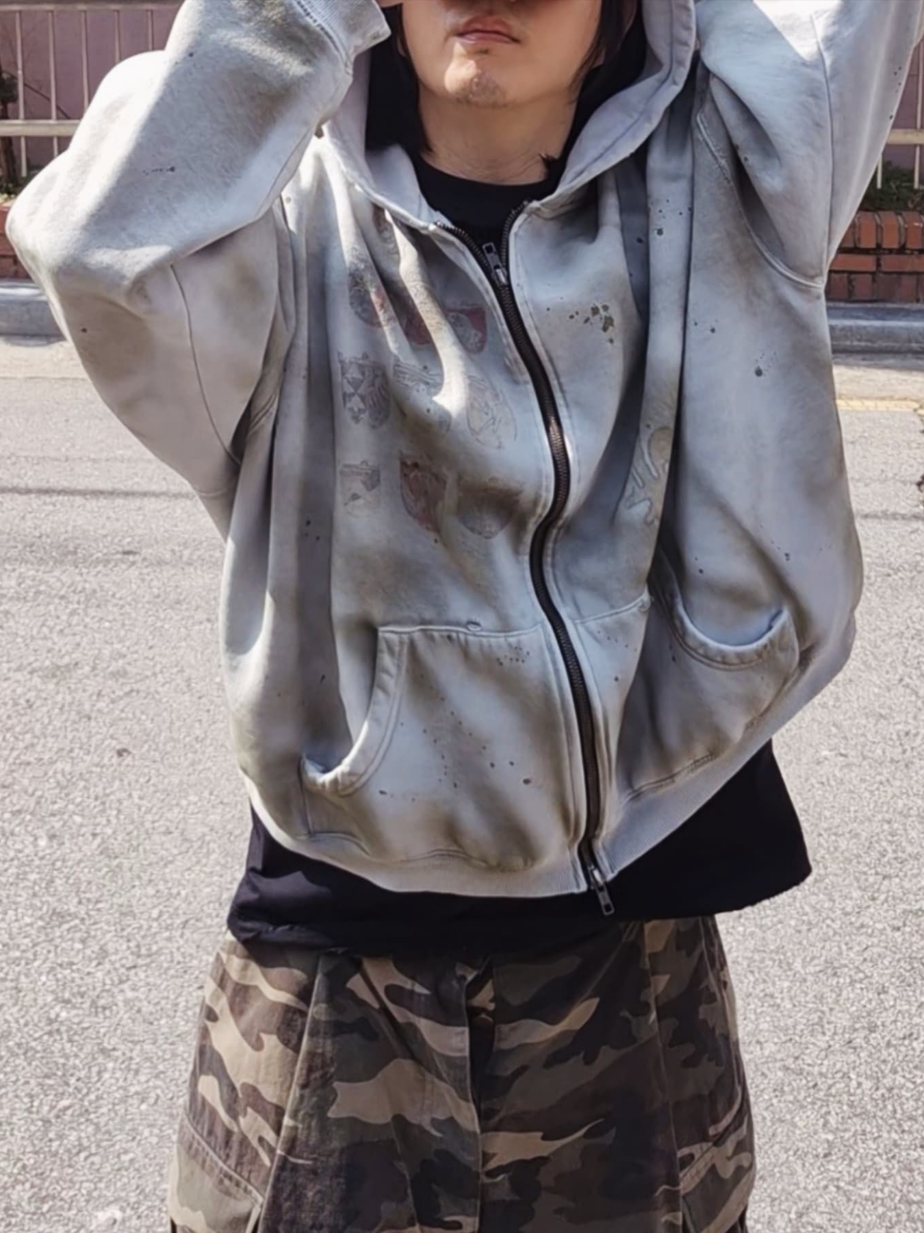 Undermycar Mu.47 Anti Fxxking Logo Play Big Cargo Camo Shorts Camo Mocha 착용 스타일 - 4