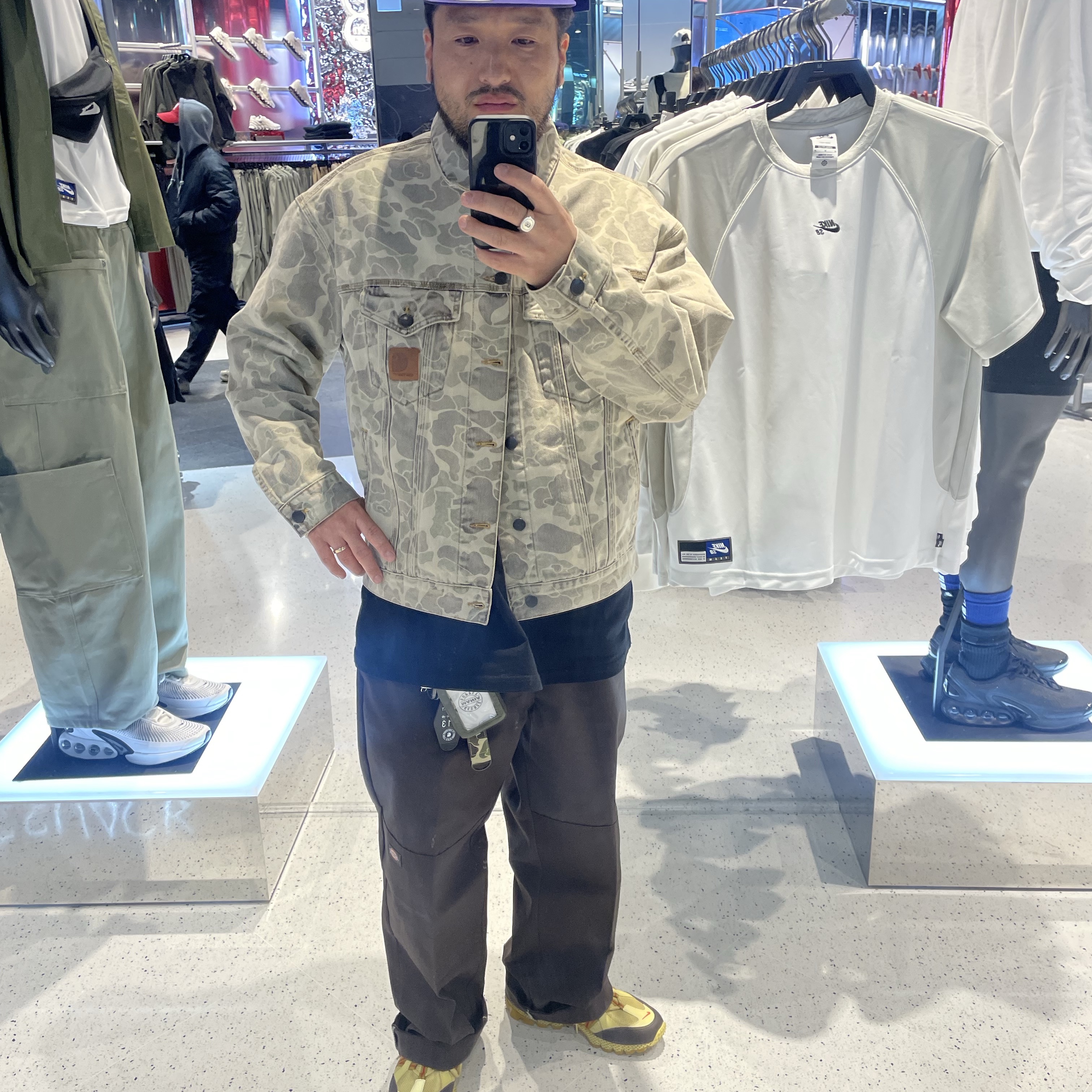 Nike Air Humara Buff Gold 착용 스타일