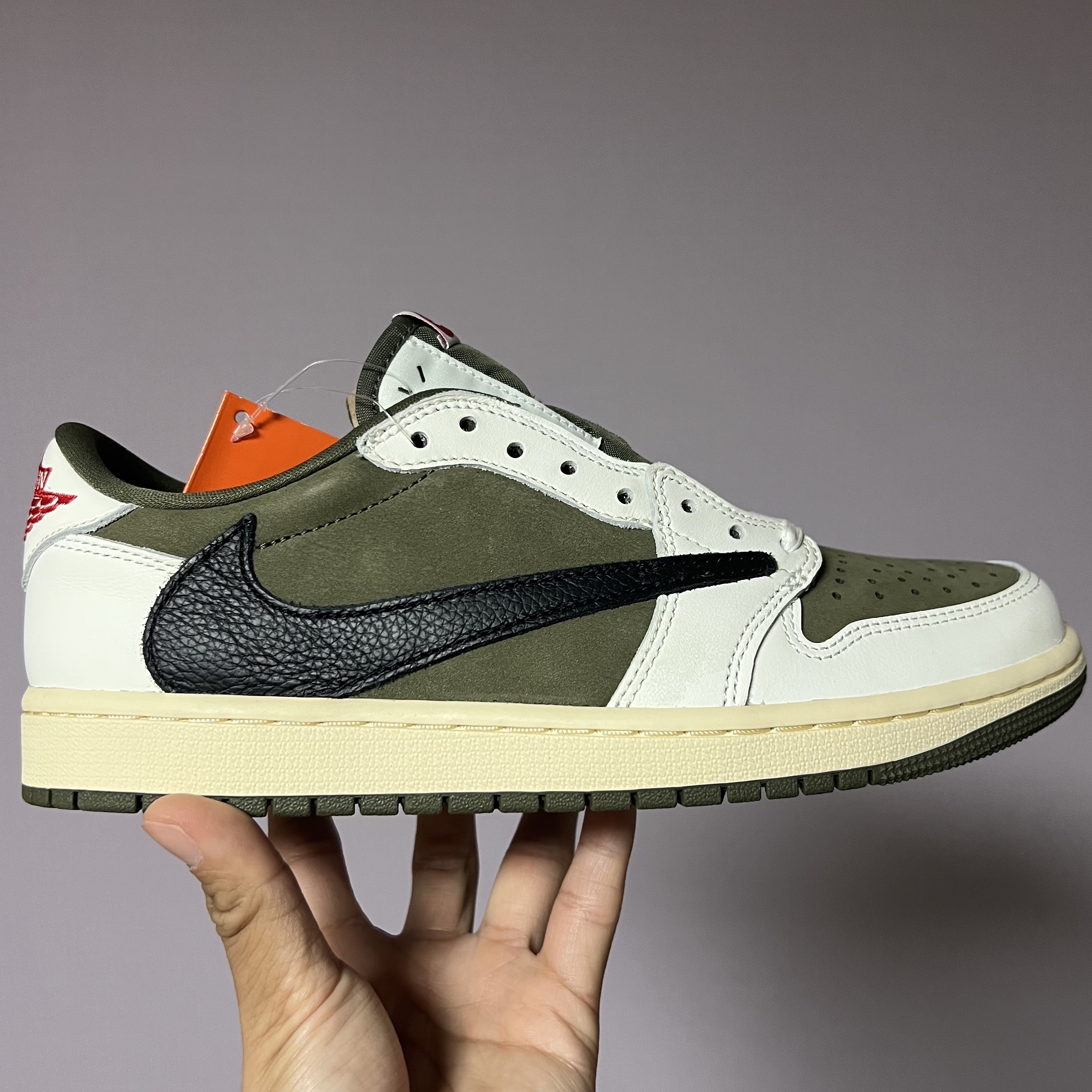 Jordan 1 x Travis Scott Retro Low OG SP Reverse Olive 착용 스타일