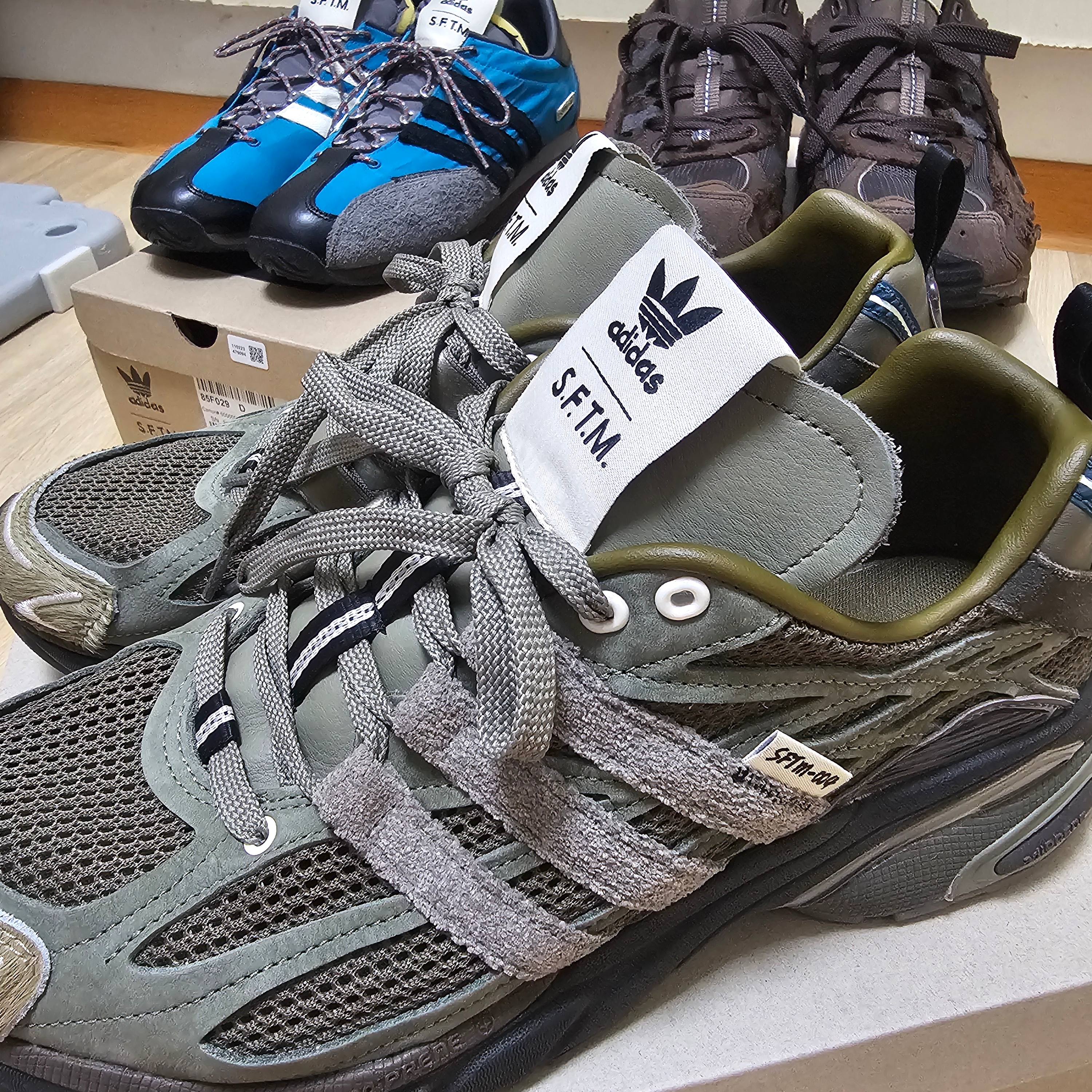 Adidas x Song for the Mute Country OG Active Teal Core Black, Adidas x Song for the Mute Shadowturf Dark Brown 착용 스타일 - 4