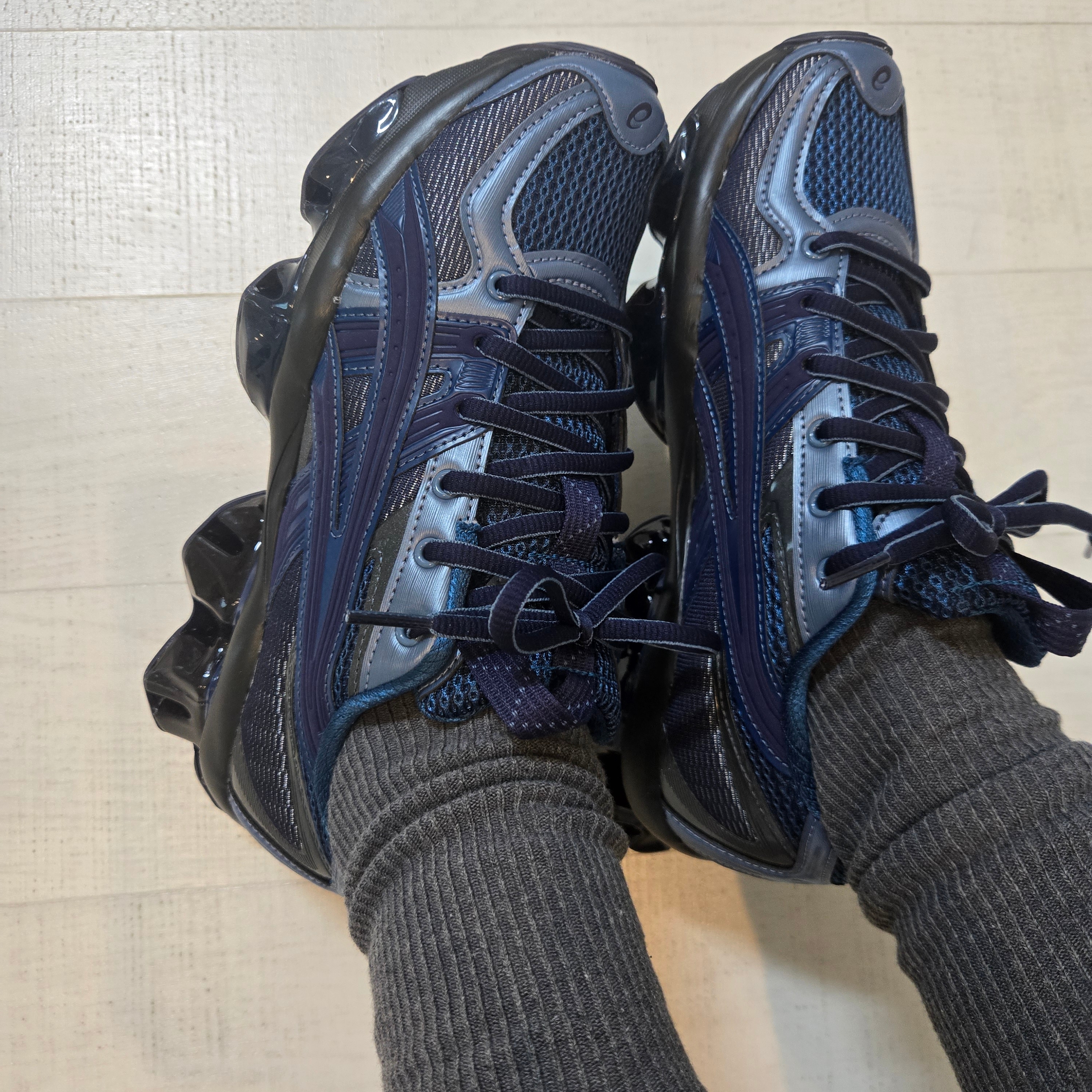 Asics US5-S Gel-Quantum Kinetic Light Indigo Peacoat 착용 스타일