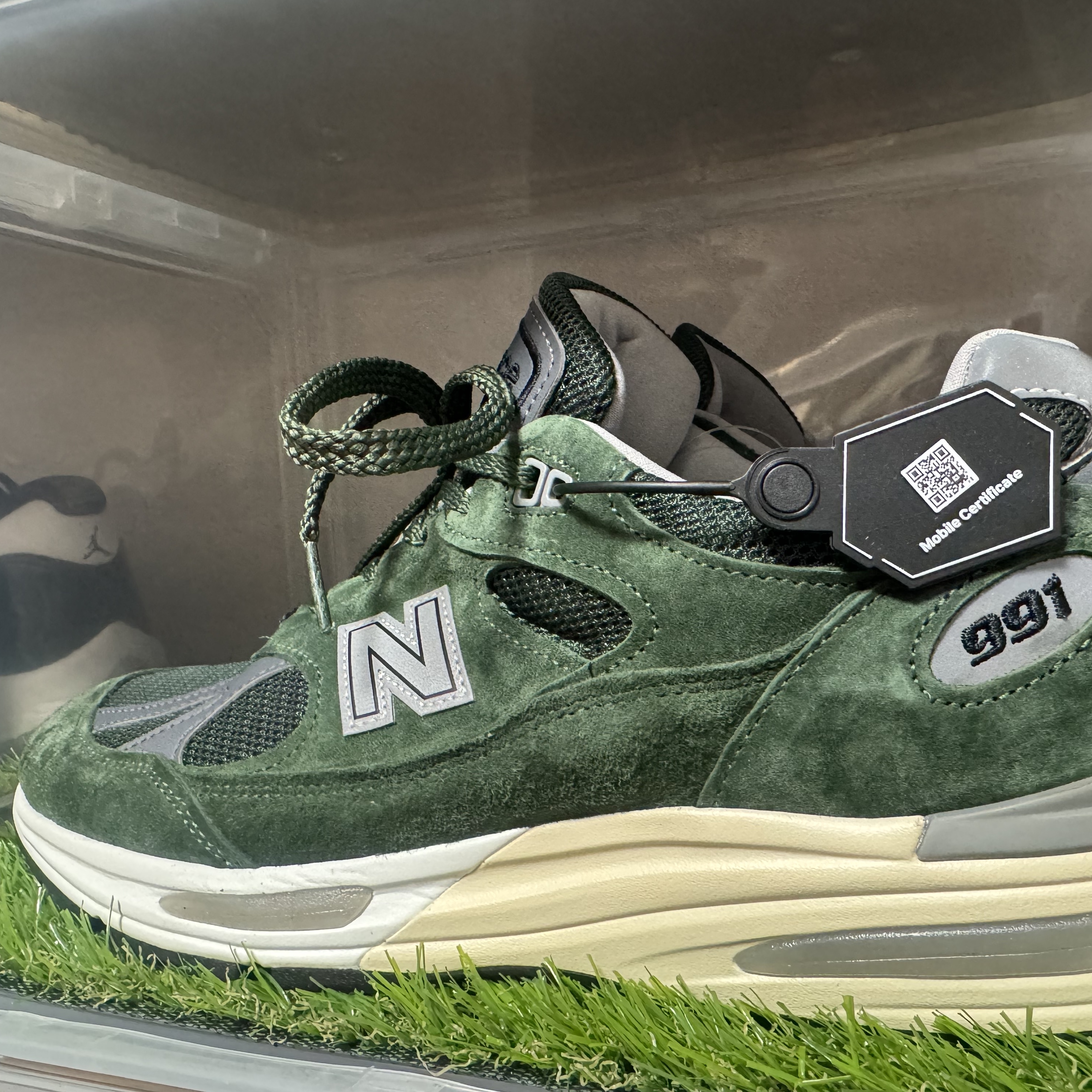New Balance 991v2 Made in UK Kombu Green 착용 스타일 - 2