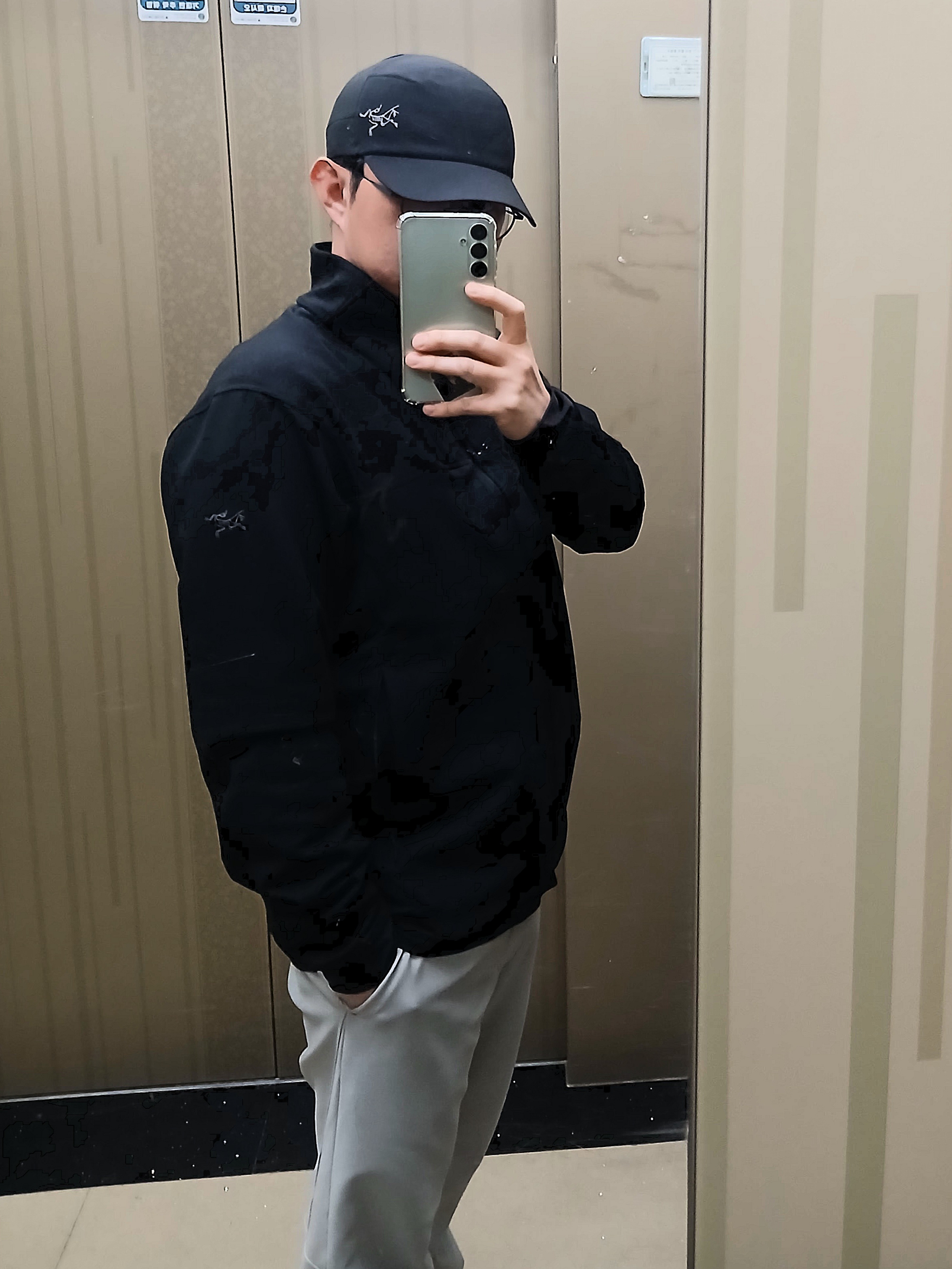 Arc'teryx Calvus Cap Black 착용 스타일