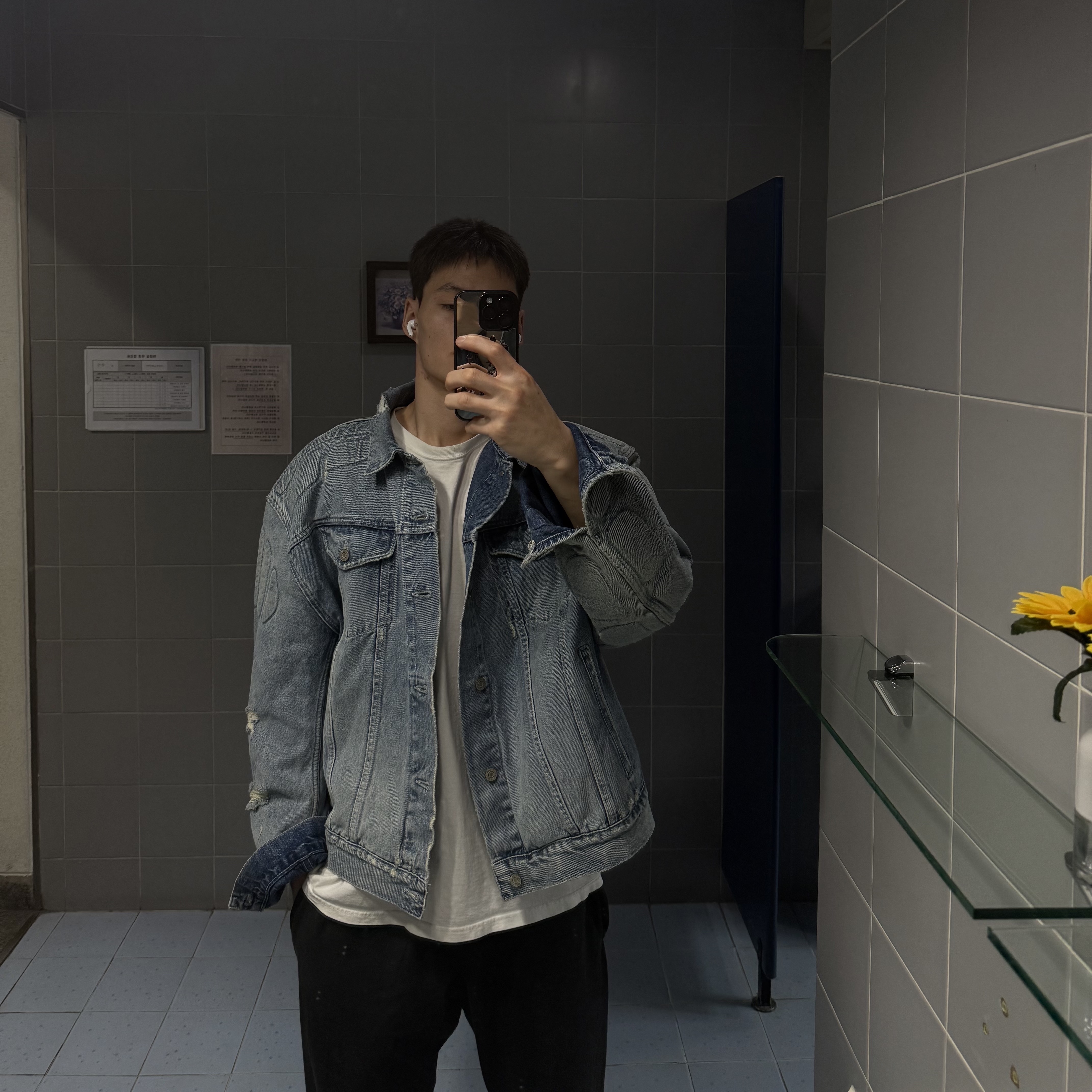 Yeezy Gap Engineered By Balenciaga Padded Denim Jacket Blue 착용 스타일