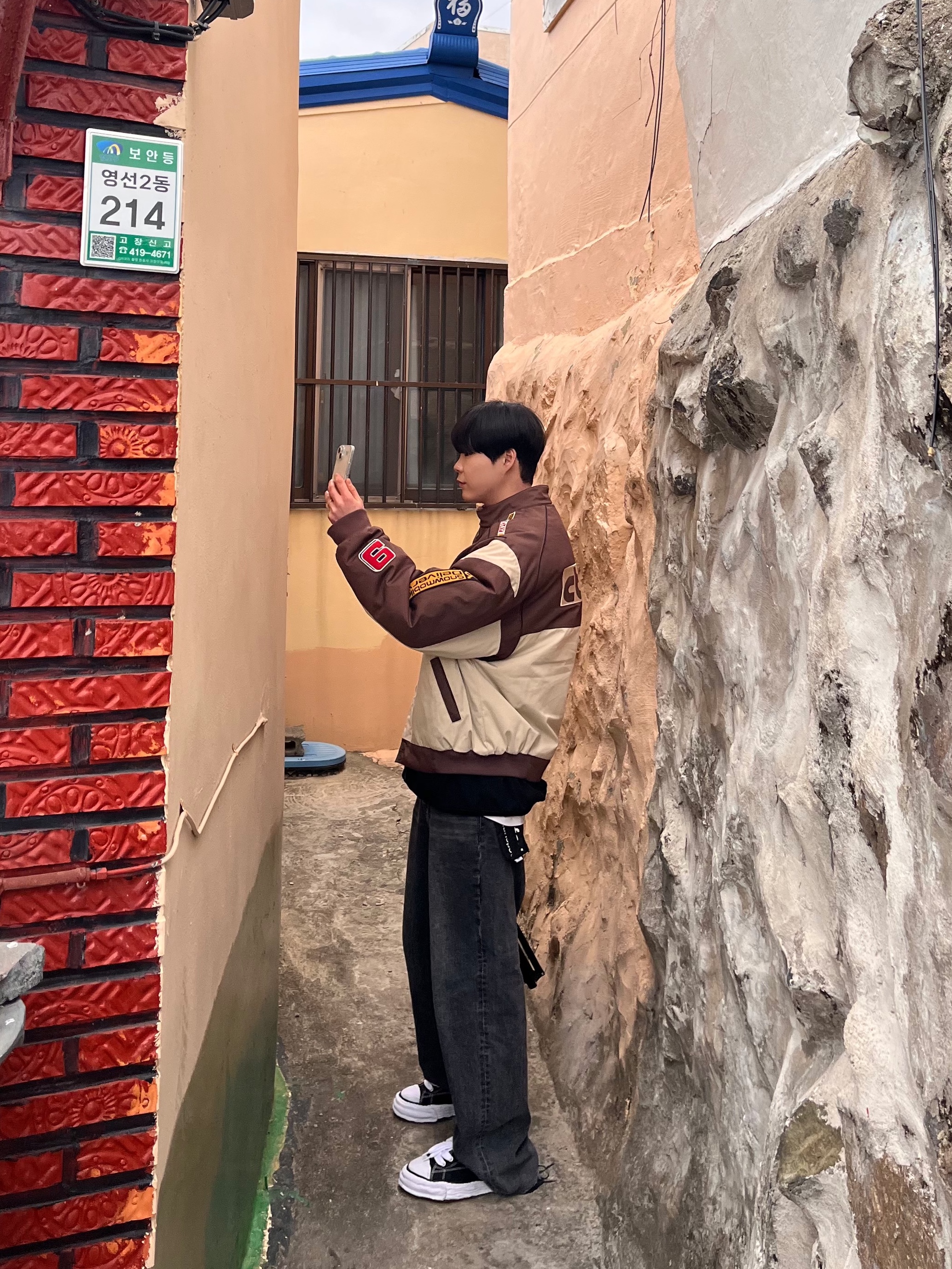 Maison Mihara Yasuhiro Peterson23 OG Sole Canvas Low-top Sneakers Black, [KREAM 단독] Safarispot Basic Safari Keyring Card Wallet Black 착용 스타일