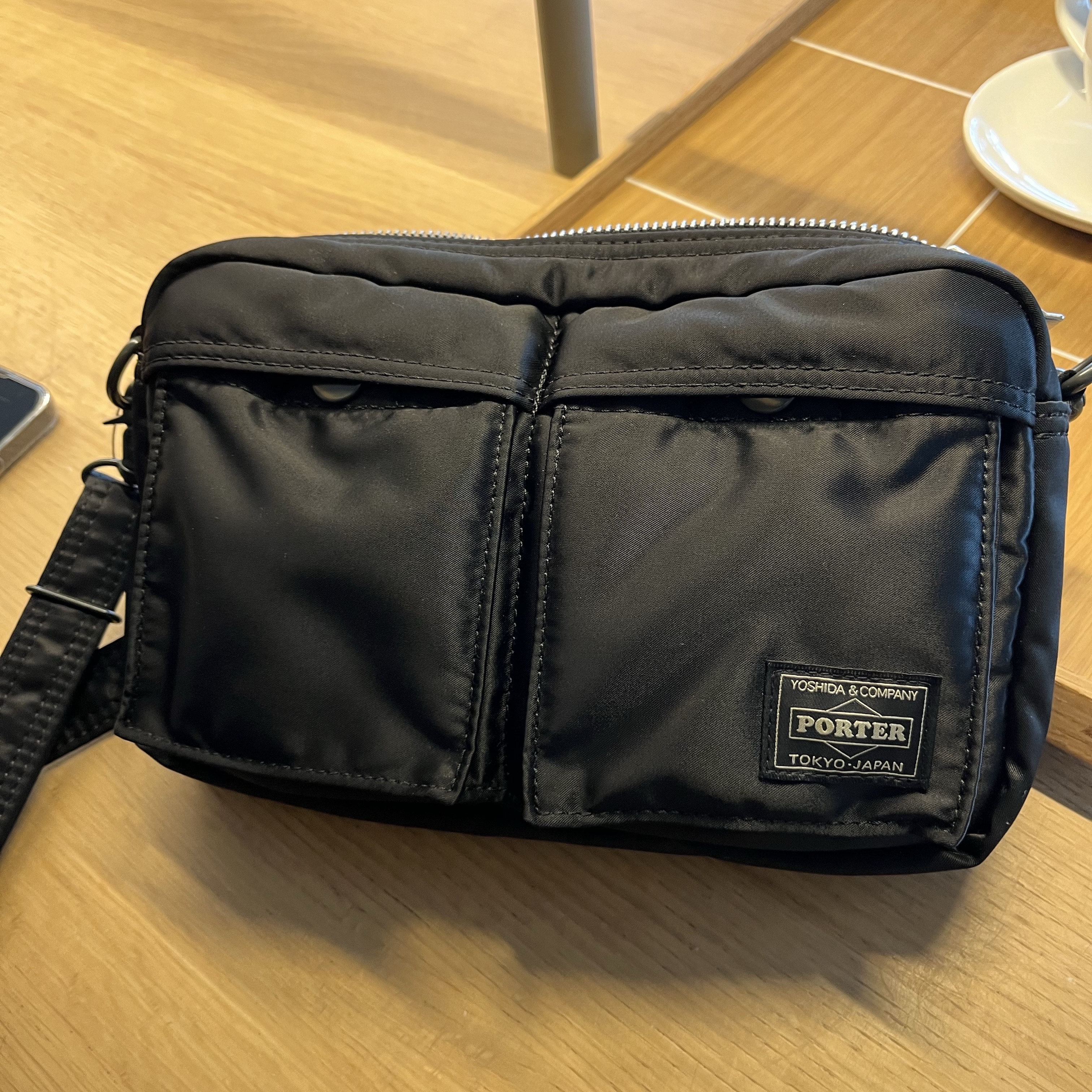 Porter All New Tanker Sling Bag Black 착용 스타일