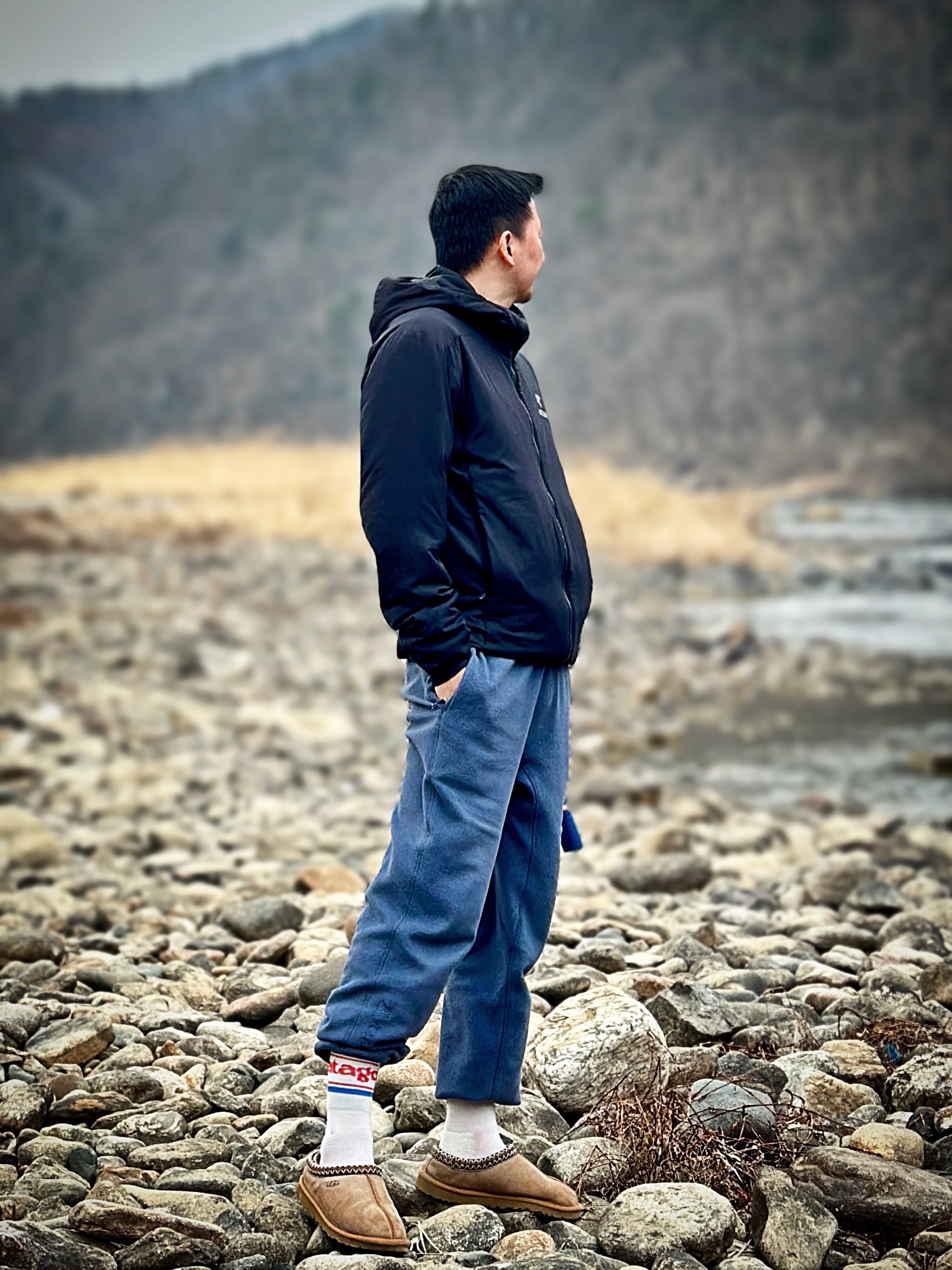 Arc'teryx Atom LT Hoody Black, Nike ACG Polartec Wolf Tree Pants Thunder Blue - Asia 착용 스타일