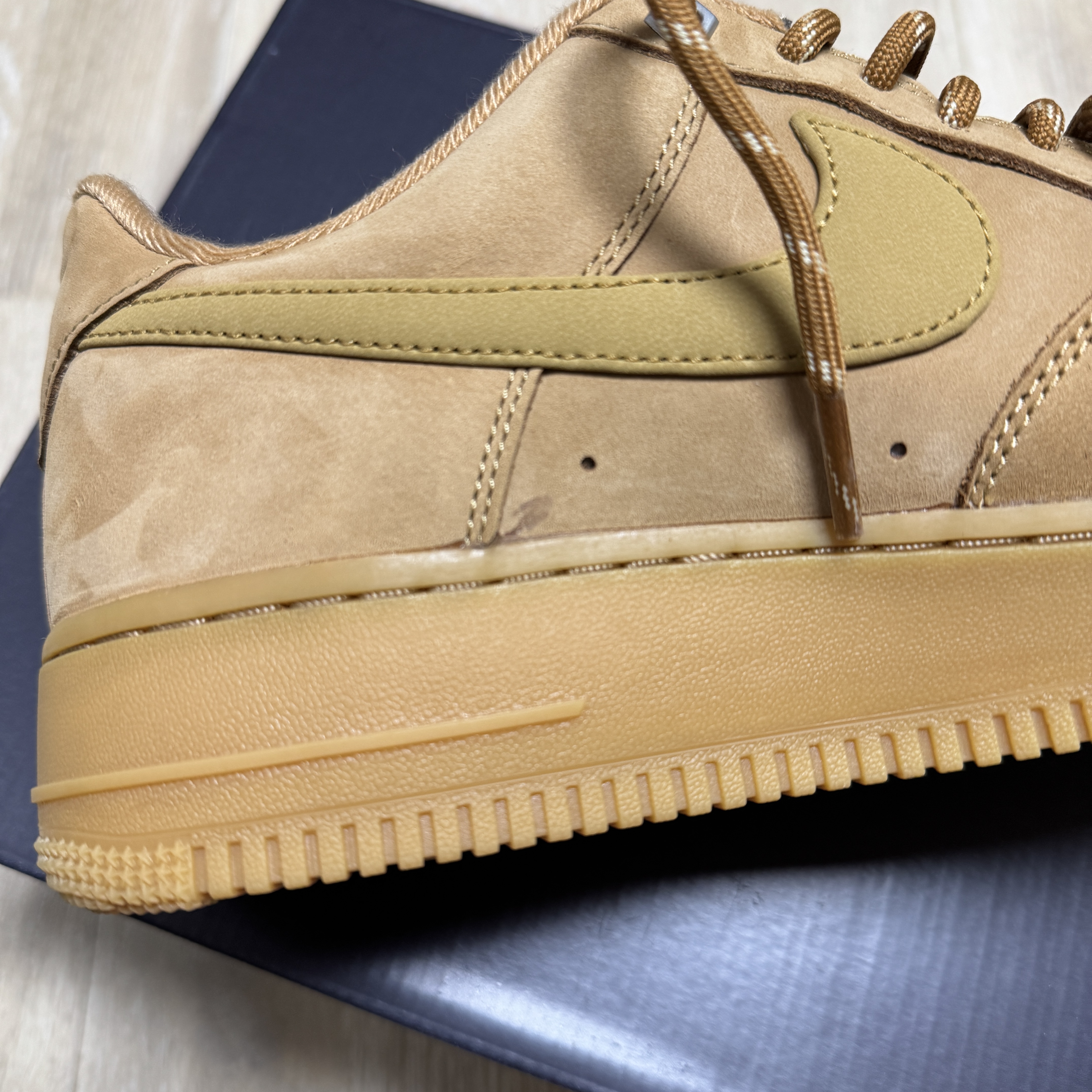 Nike Air Force 1 '07 WB Flax 착용 스타일 - 2