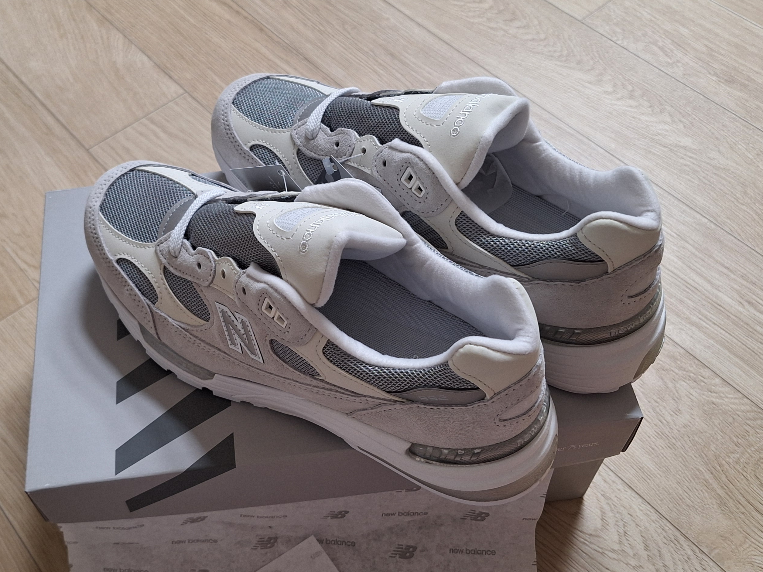 New Balance 992 Made in USA Core White Reflection 착용 스타일 - 1