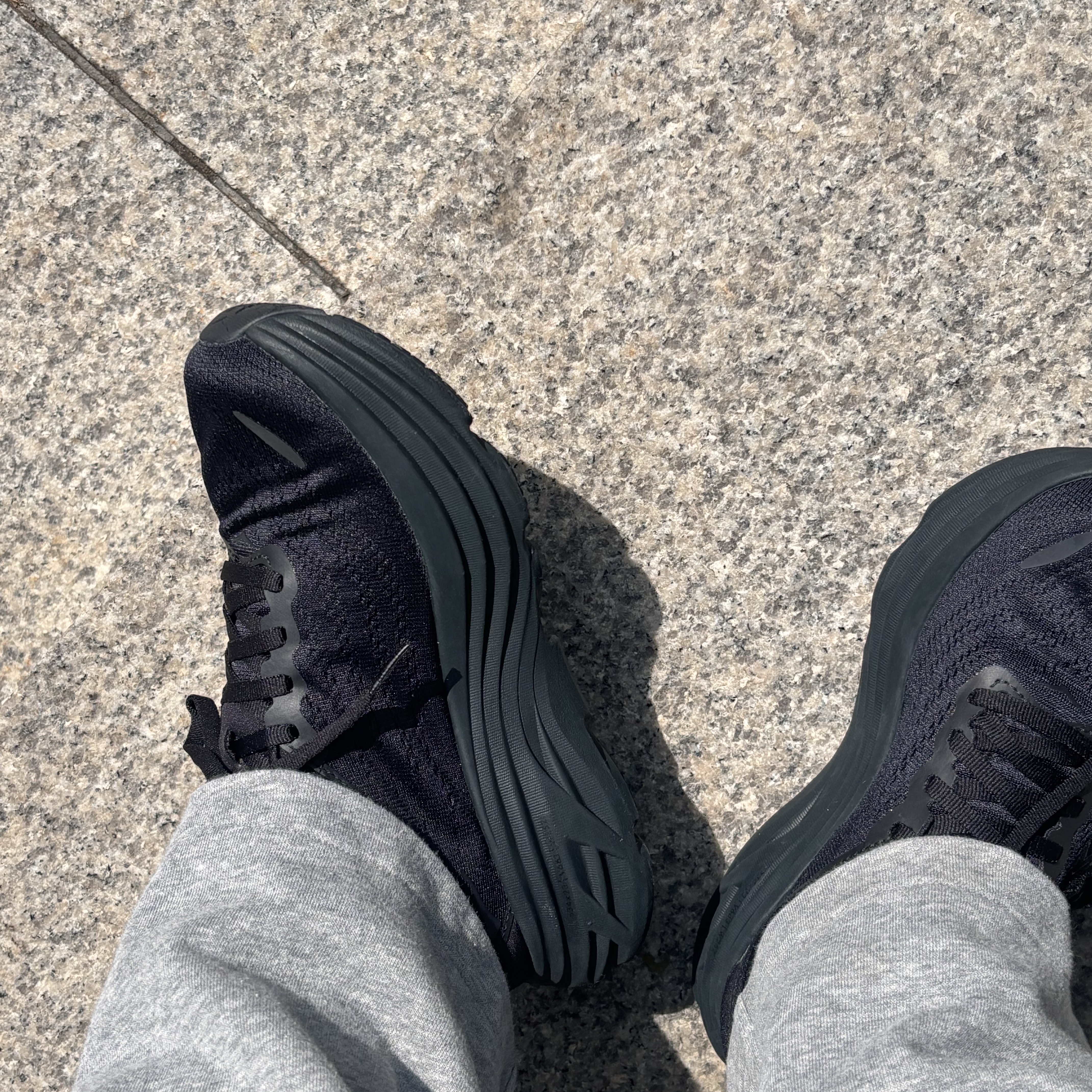 (W) Hoka Bondi 8 Black - Wide 착용 스타일