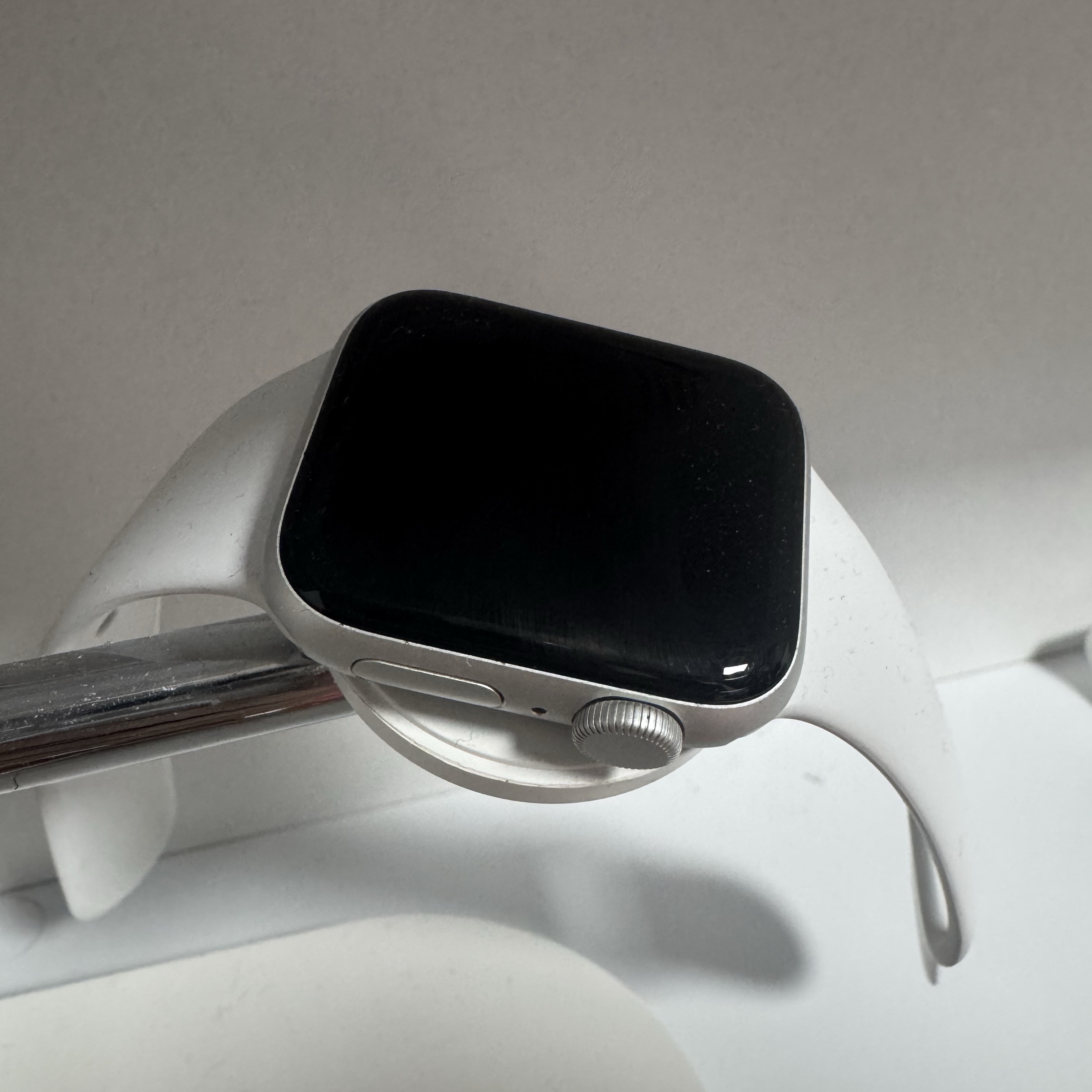Apple Watch SE 2024 40mm GPS Silver Aluminium Case with Sport Band S/M Denim (Korean Ver.) 착용 스타일
