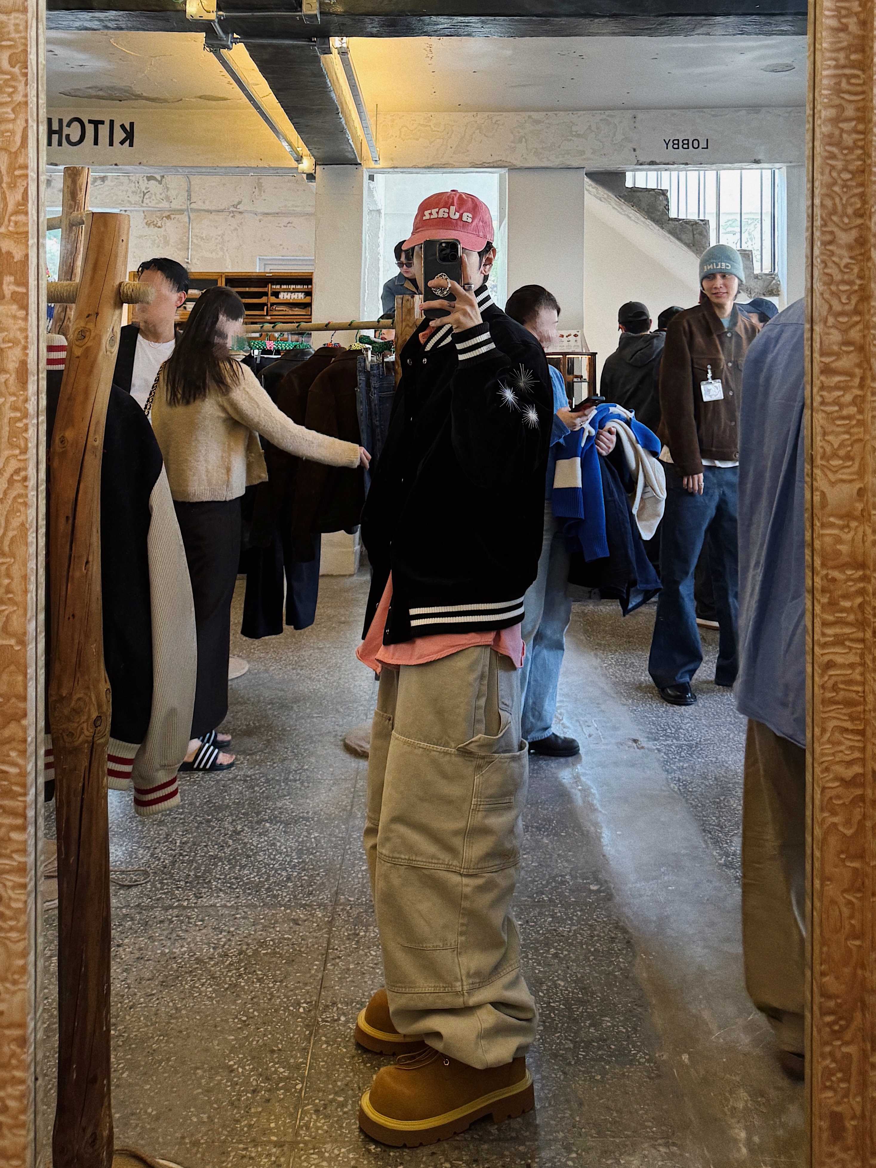 STU Goat Suede Trucker Jacket Brown, Nonnod Double pocket twill pants Beige 착용 스타일 - 2