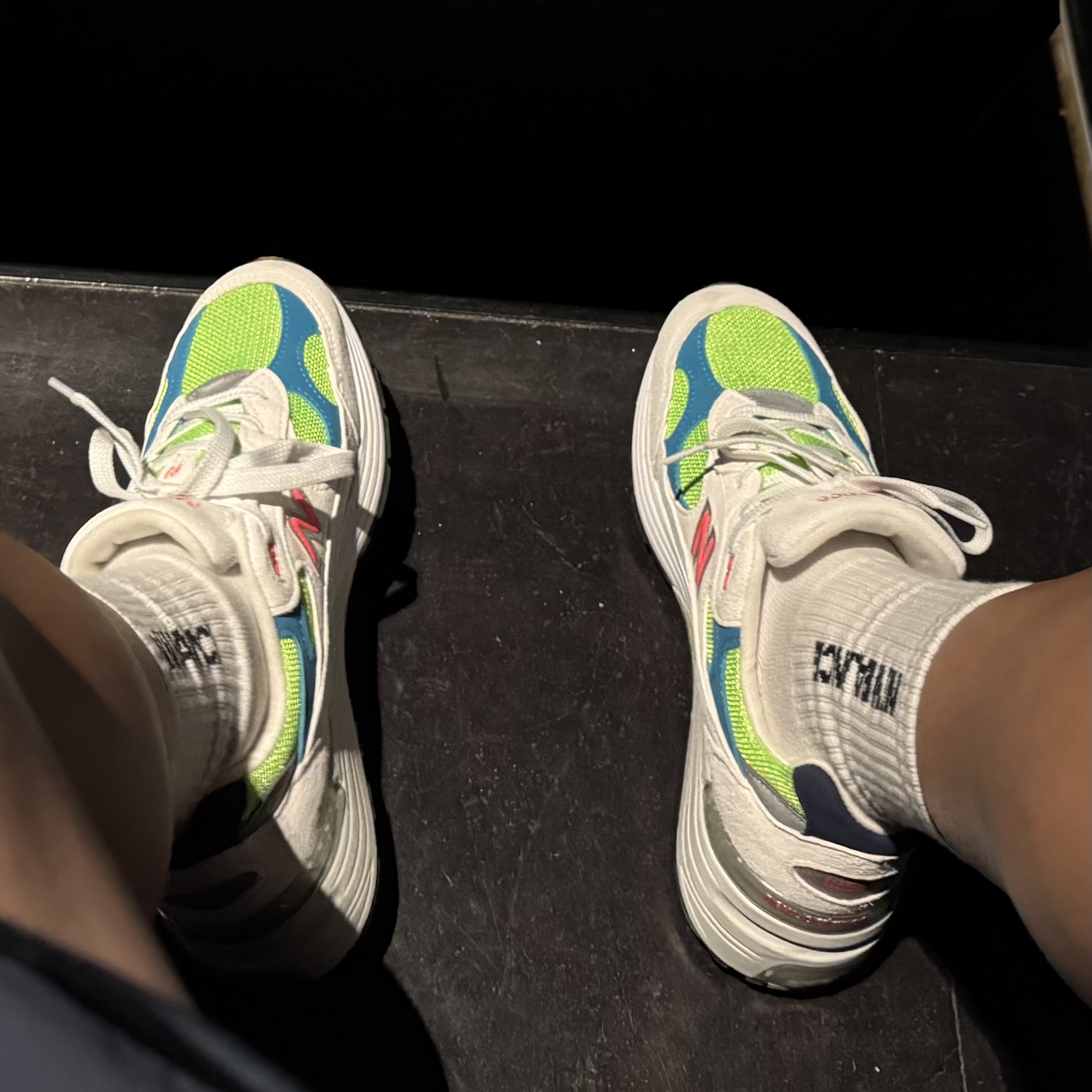 New Balance 992 Made in USA White Neon 착용 스타일
