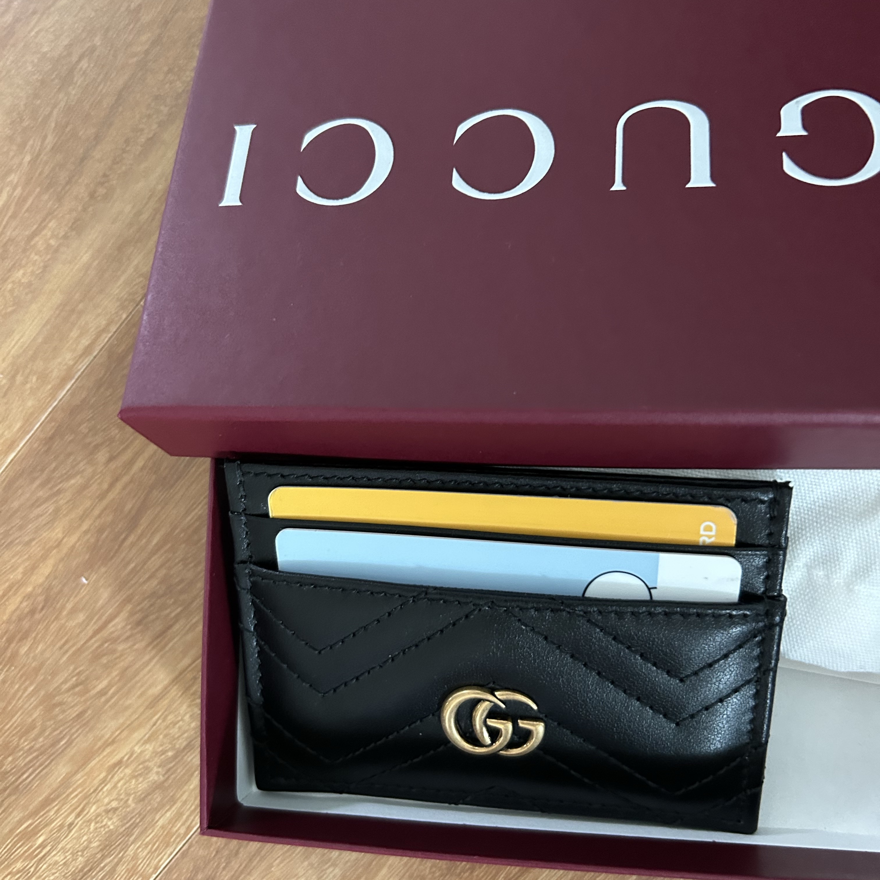 Gucci GG Marmont Card Case Black 착용 스타일