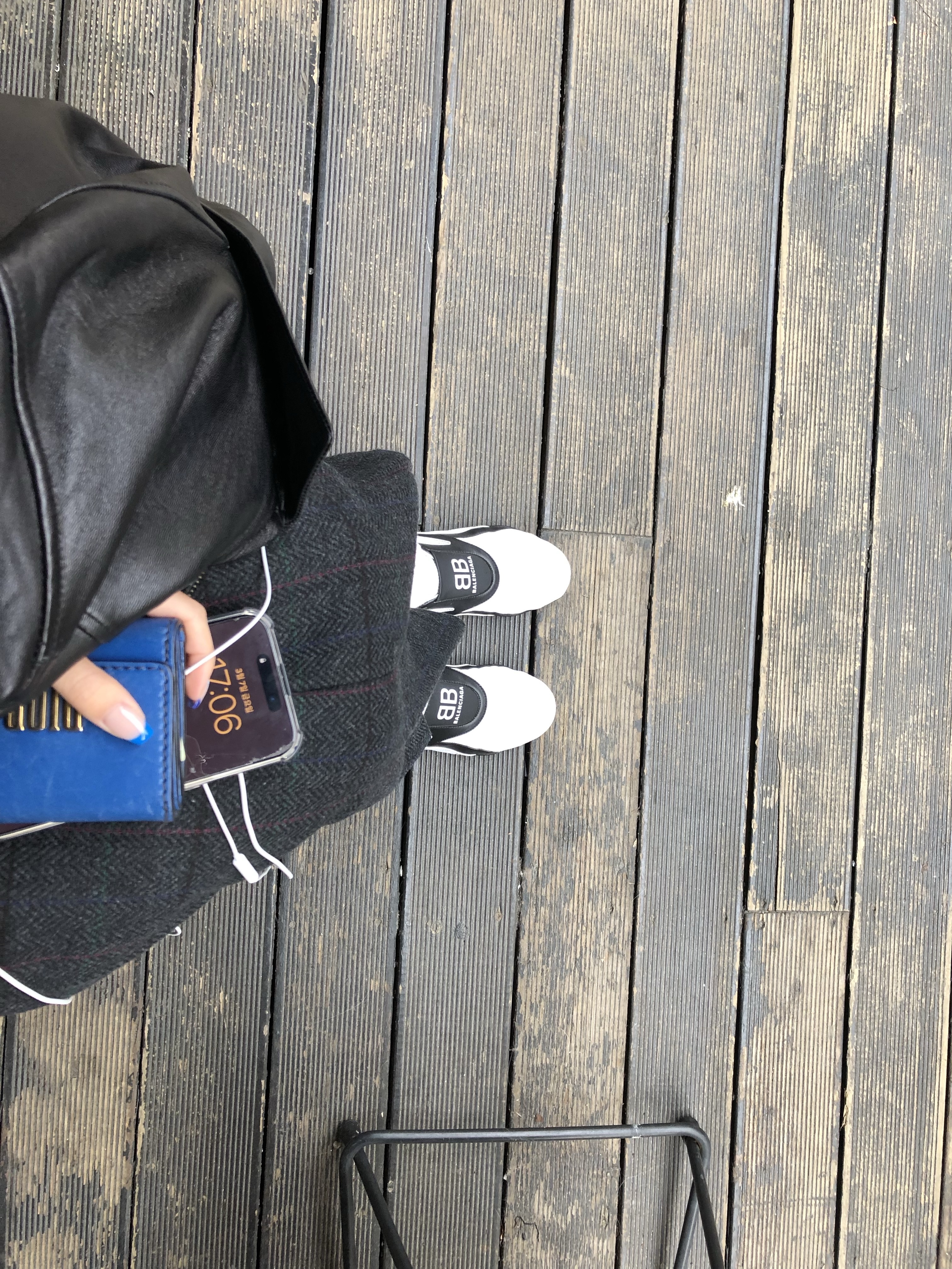(W) Balenciaga Zen Sneakers White Black 착용 스타일