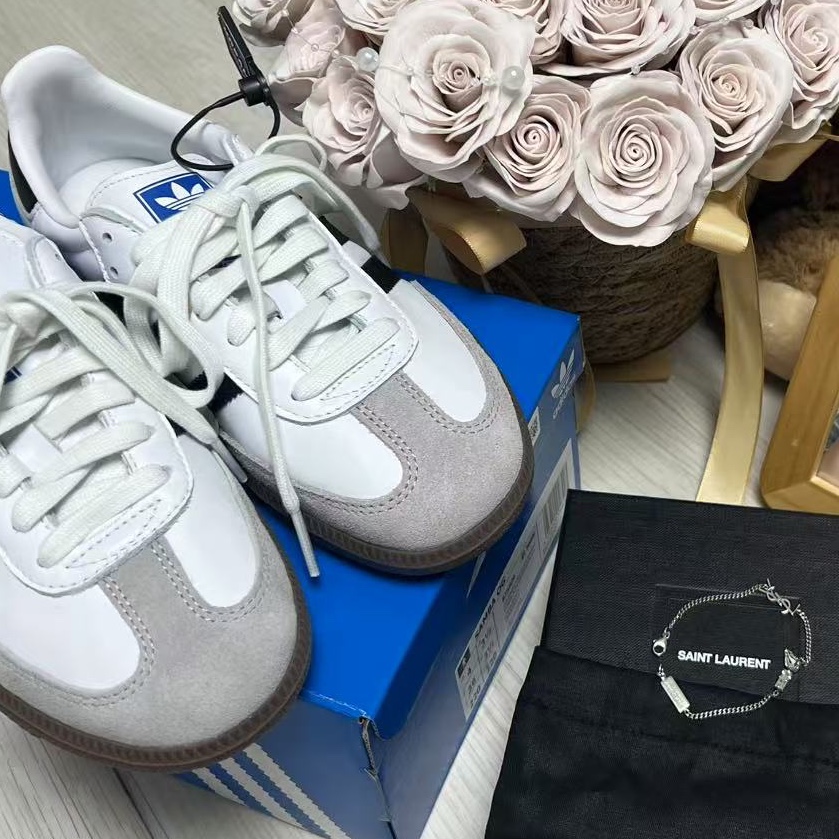 Saint Laurent Opyum Charm Bracelet in Metal and Rhinestone Oxidized Silver, Adidas Samba OG Cloud White 착용 스타일