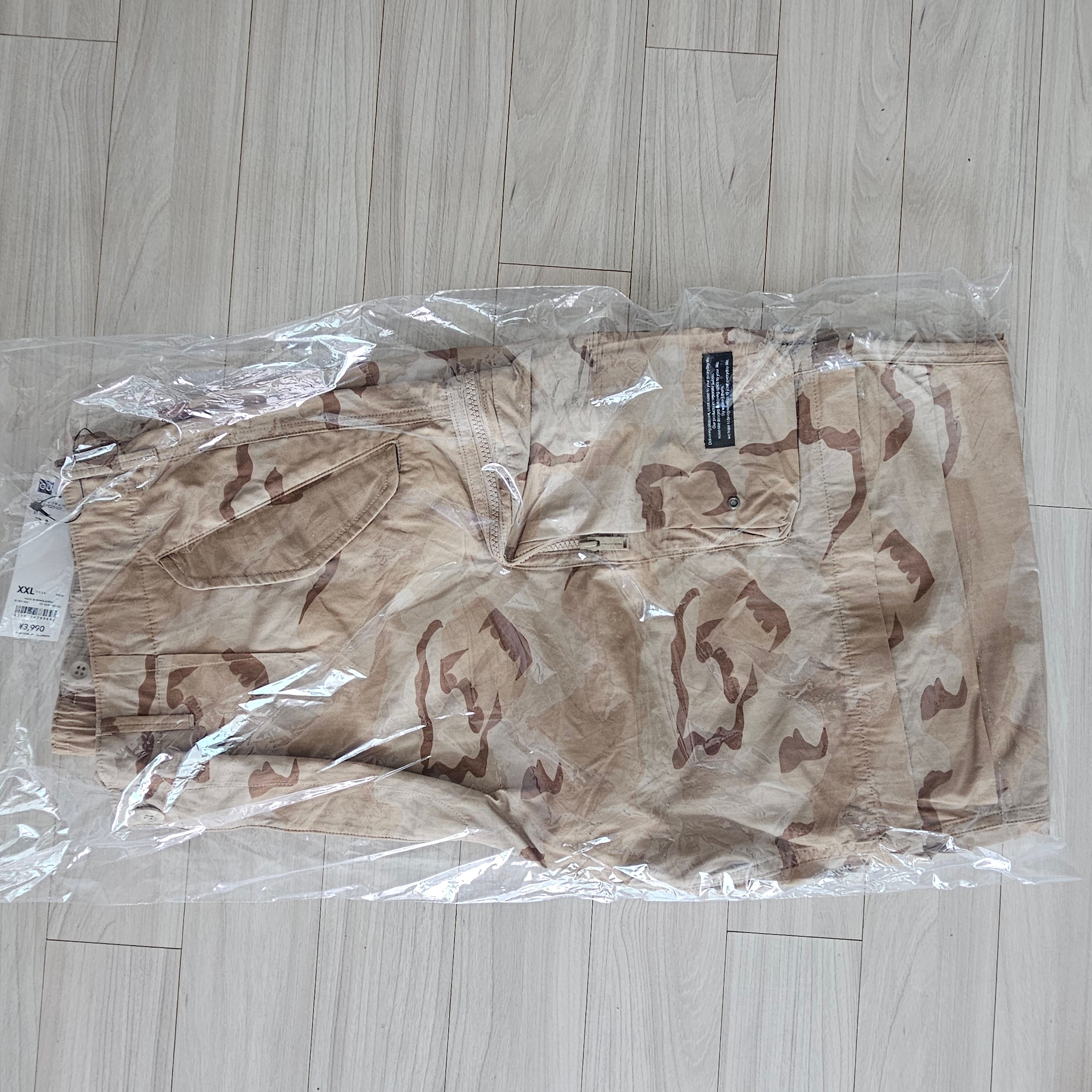 GU x Undercover Utility Pants Beige 착용 스타일 - 3