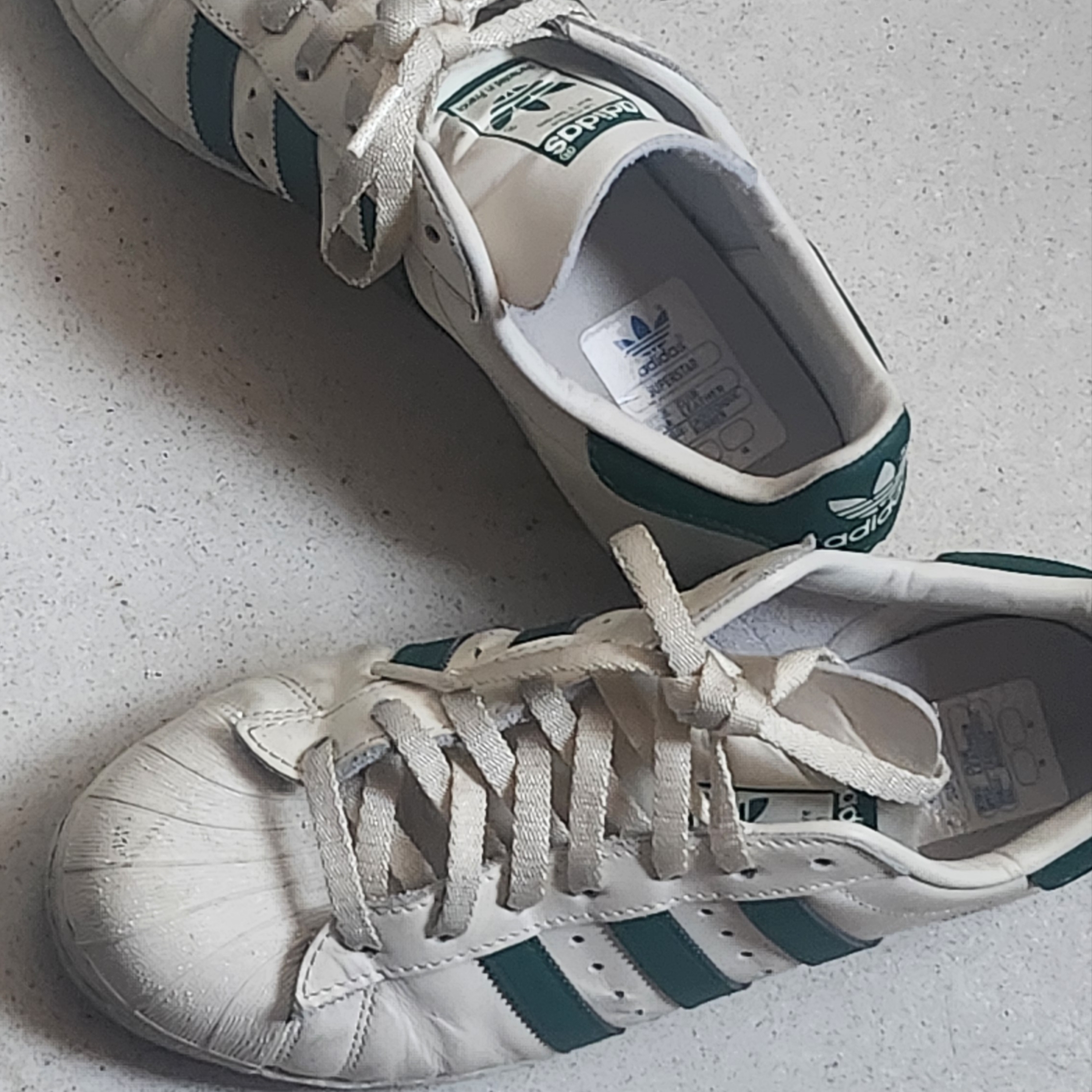 Adidas Superstar 82 Off White Dark Green 착용 스타일