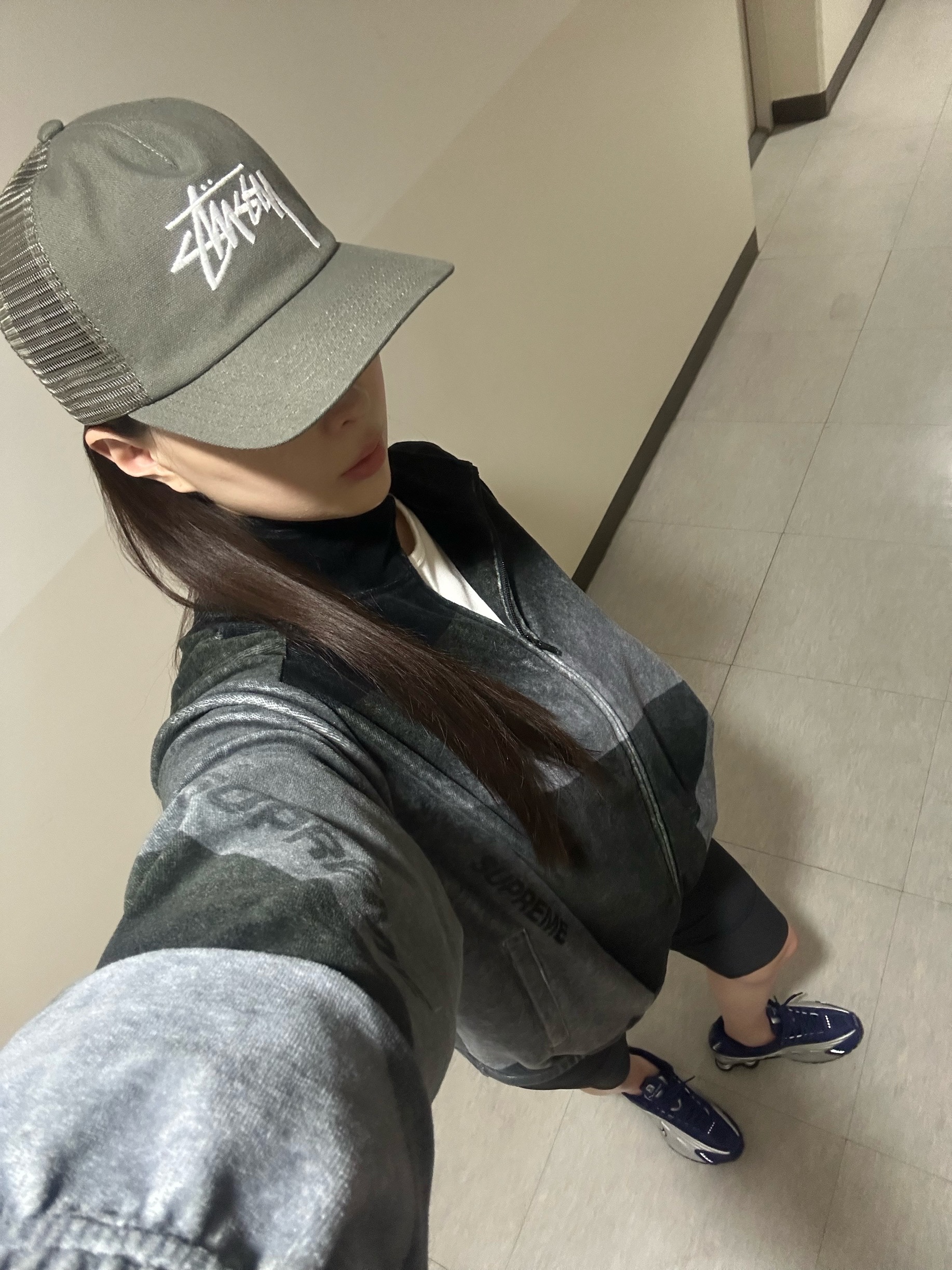 Supreme Geo Velour Track Jacket Black - 23SS, (W) Nike Shox R4 Blue Void Metallic Silver 착용 스타일