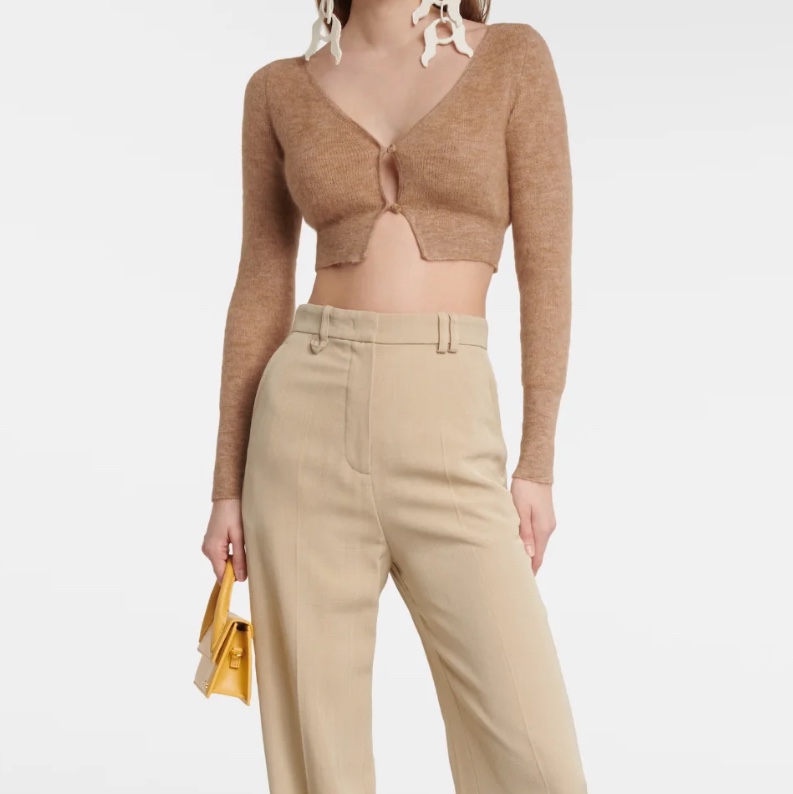 (W) Jacquemus Le Cardigan Alzou Light Brown 착용 스타일 - 2