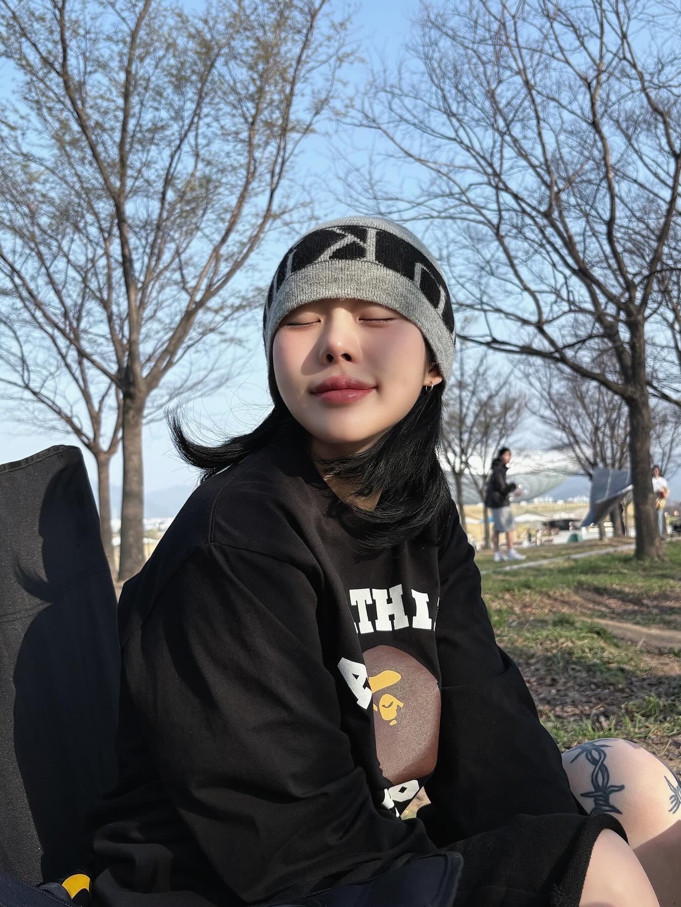 Matin Kim Logo Jacquard Short Beanie Grey, BAPE College L/S T-Shirt Black 착용 스타일 - 2