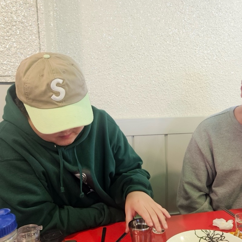Supreme 2-Tone S Logo 6-Panel Tan - 24SS, Supreme Soup Can Hooded Sweatshirt Dark Green - 24SS 착용 스타일