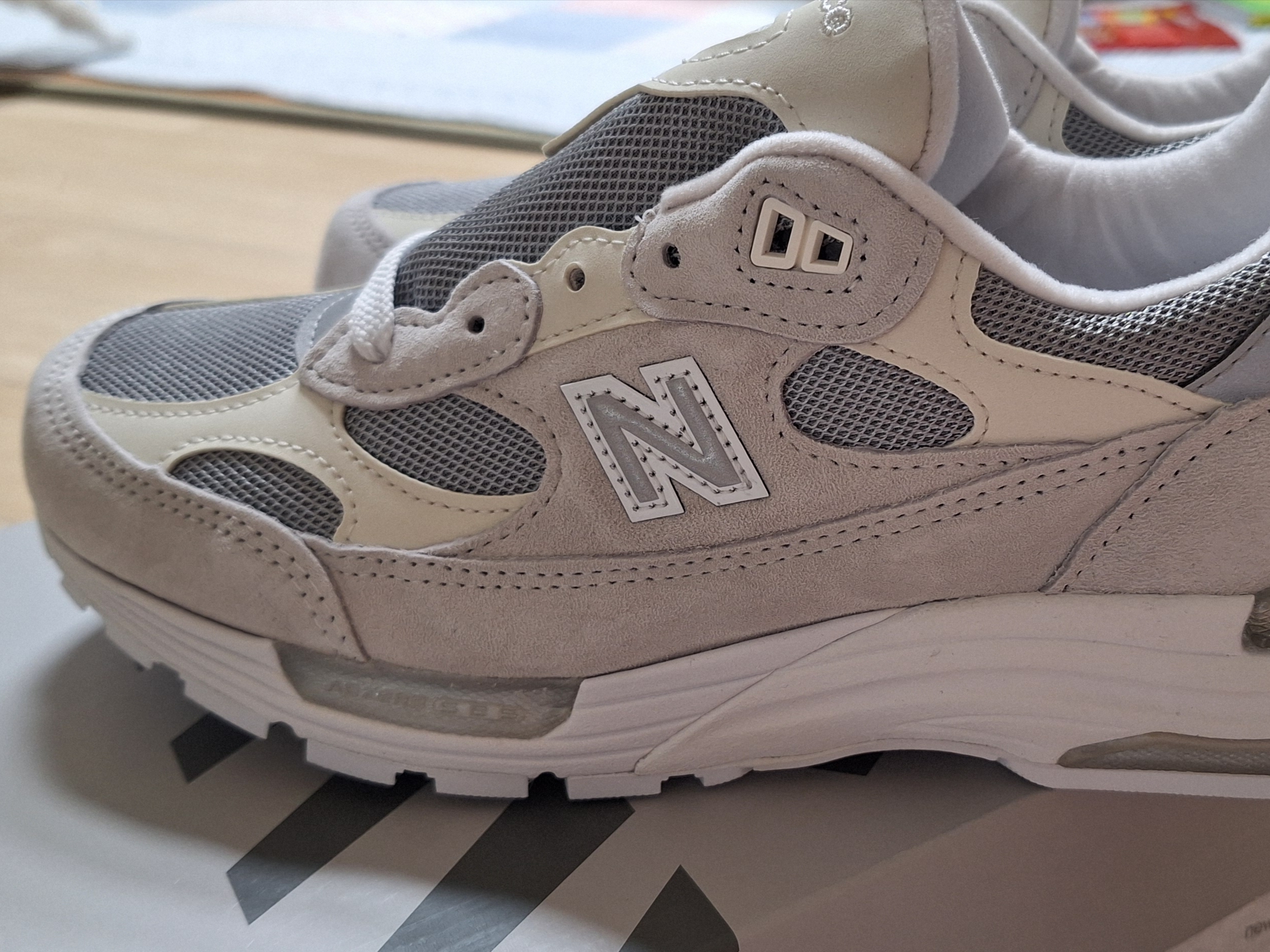 New Balance 992 Made in USA Core White Reflection 착용 스타일 - 3