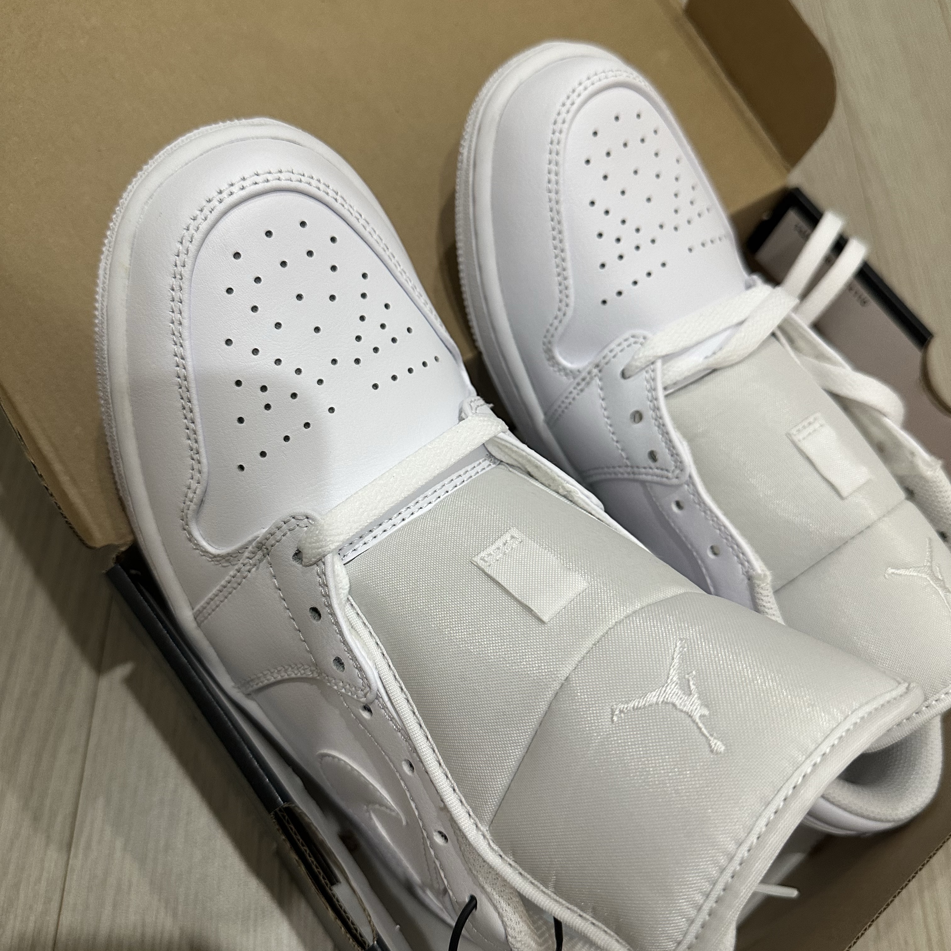 Jordan 1 Low Triple White 착용 스타일