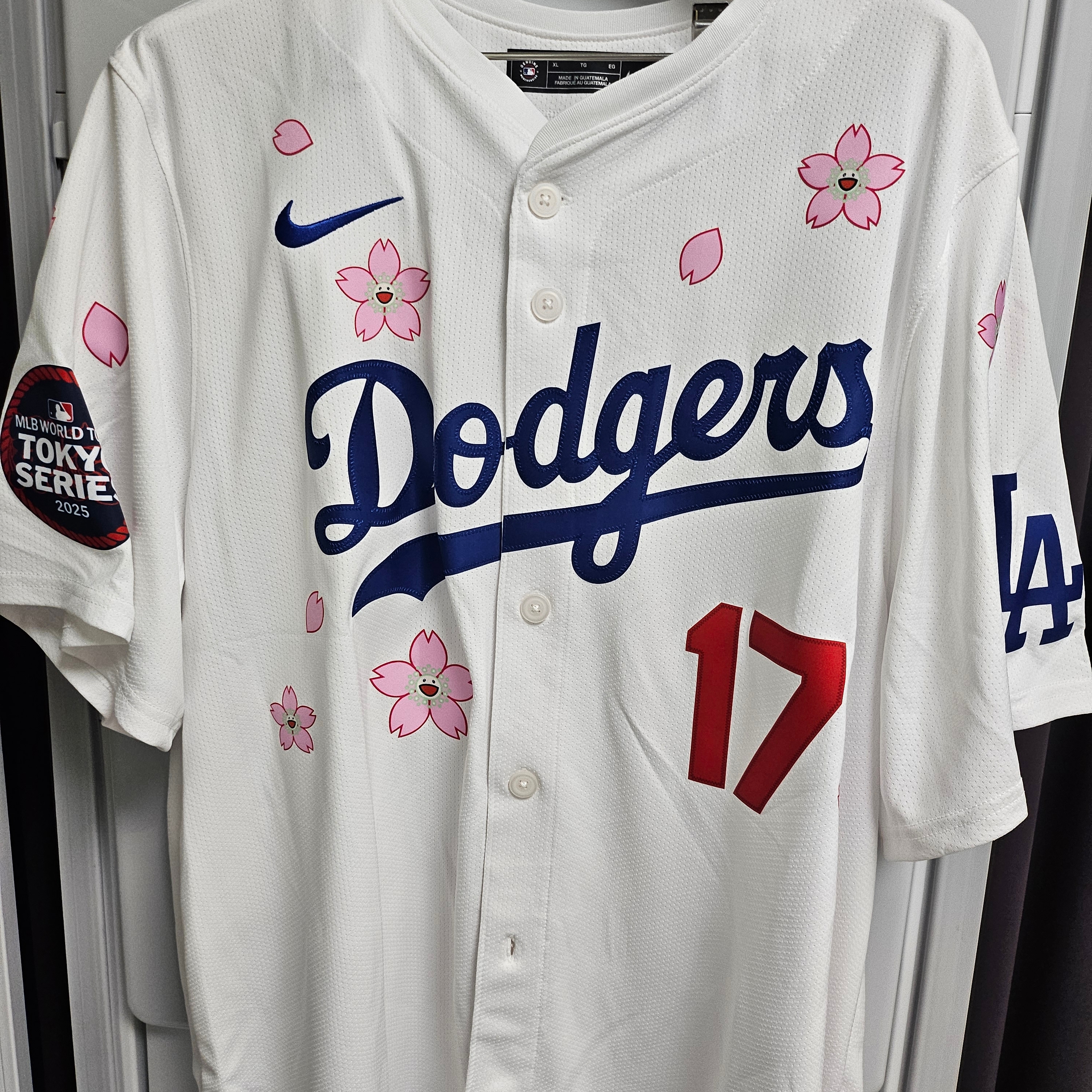Nike x Murakami Takashi x MLB World Tour Tokyo Series 2025 Dodgers Tokyo Home Jersey (Non Marking Ver.) 착용 스타일 - 1