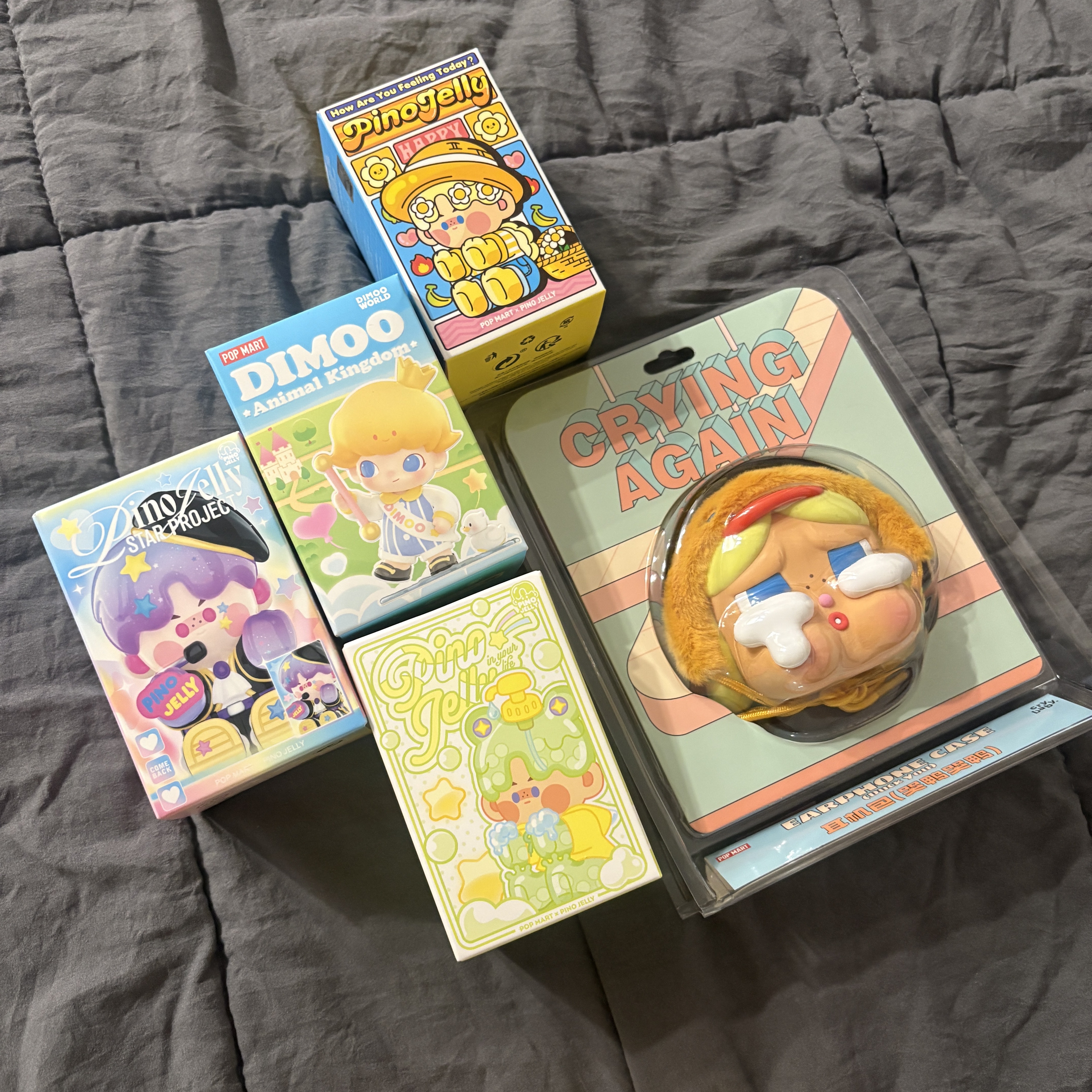 Pop Mart Crybaby Crying Again Series Duck Earphone Bag 착용 스타일