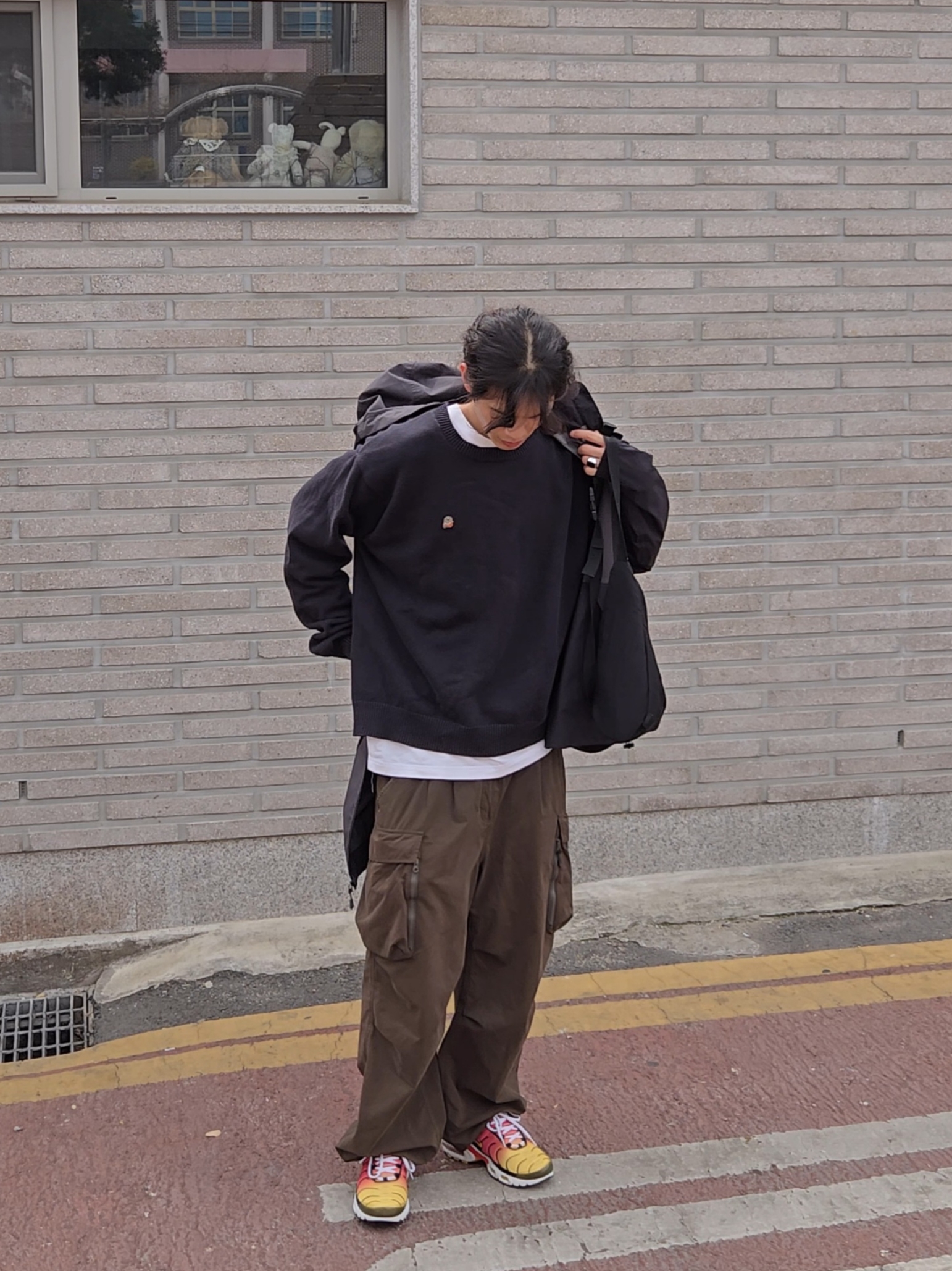 Nike Air Max Plus Gold and Raspberry Red, Supreme Aoi Buddha Pin Silver - 23SS 착용 스타일