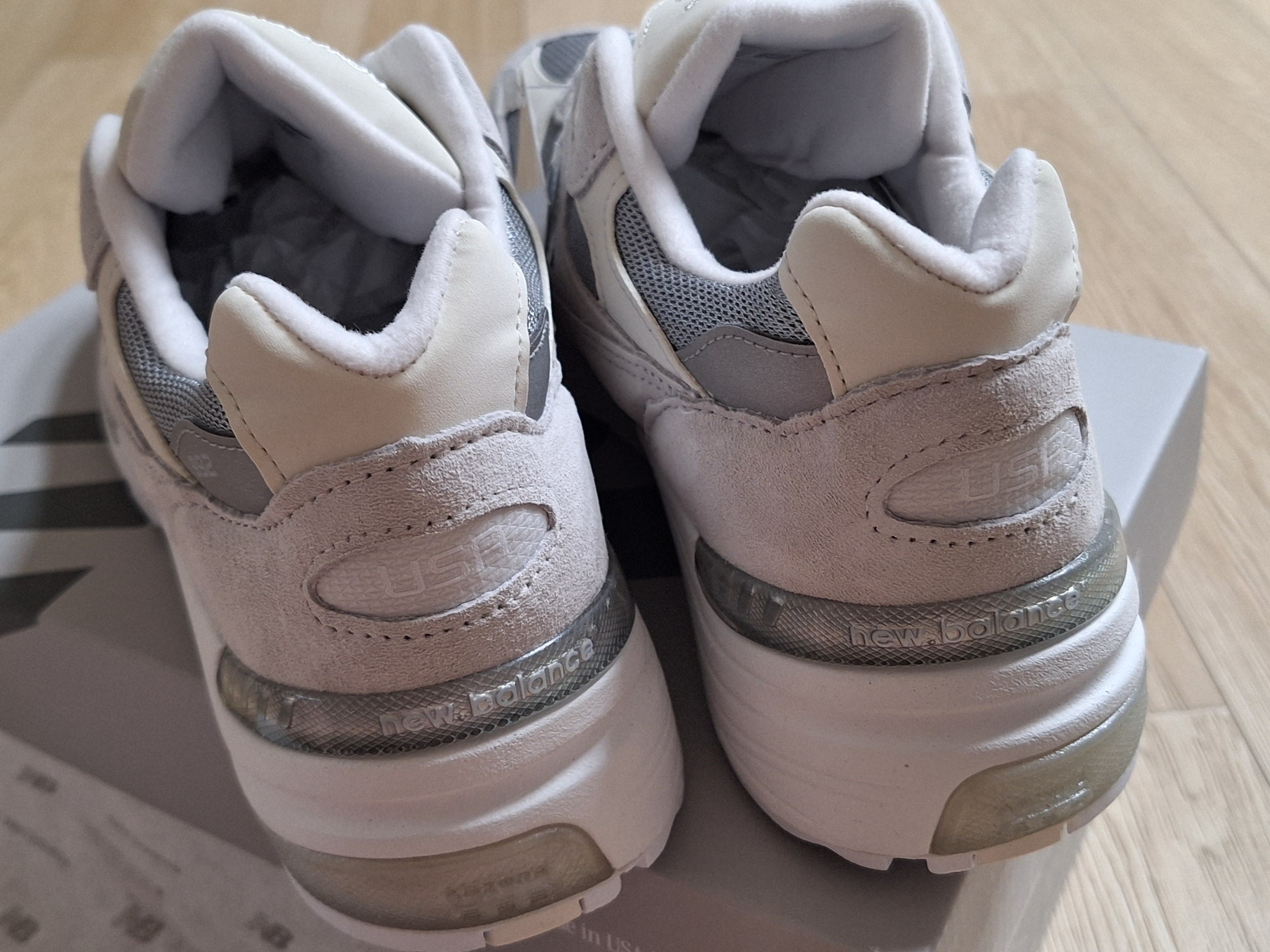 New Balance 992 Made in USA Core White Reflection 착용 스타일 - 4