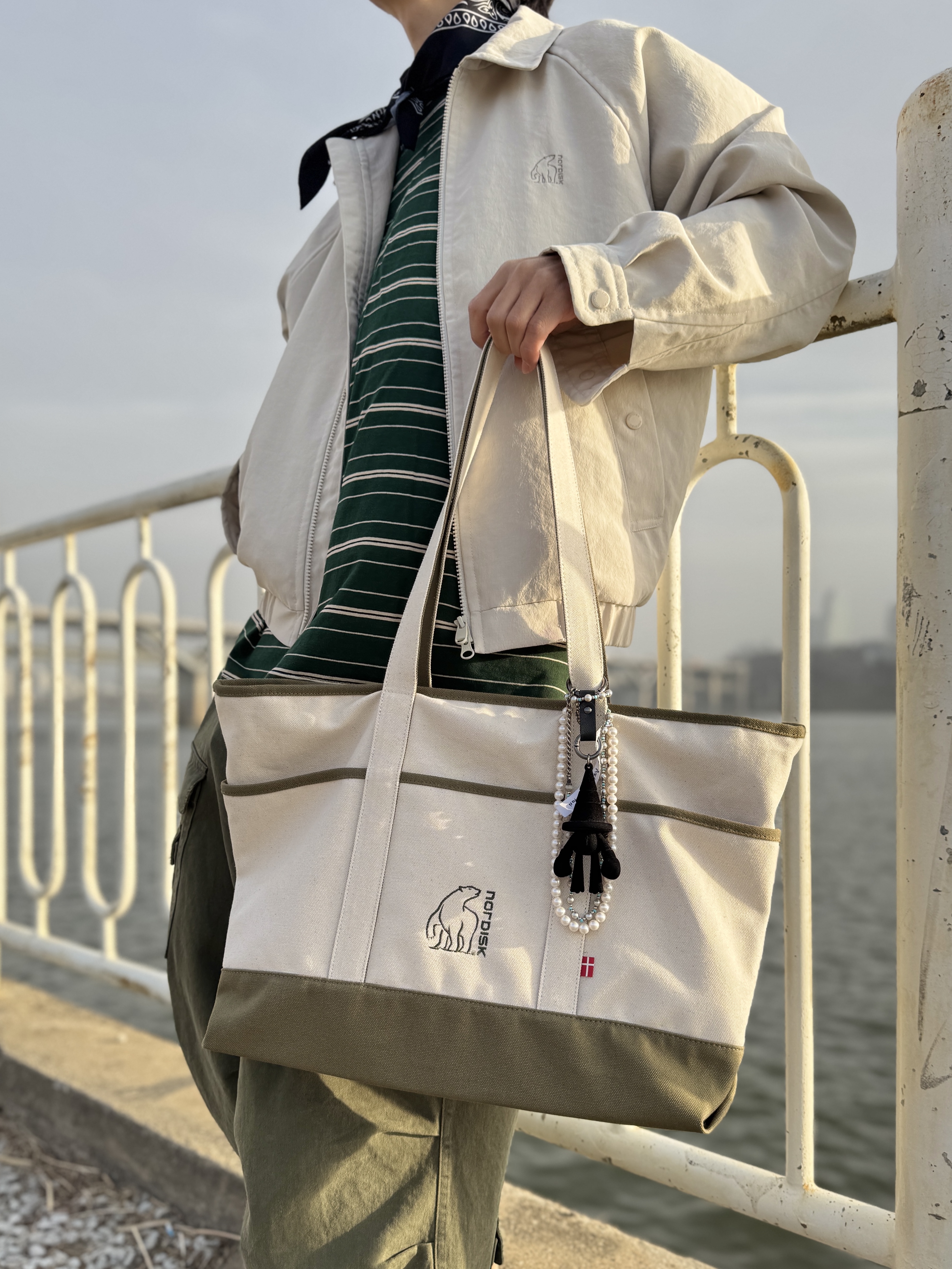 Apple 2024 MacBook Air 15 M3 256GB SSD / 8GB RAM Silver (Korean Ver.), Nonnod Double Pocket Cargo Pants Vintage Khaki 착용 스타일 - 6
