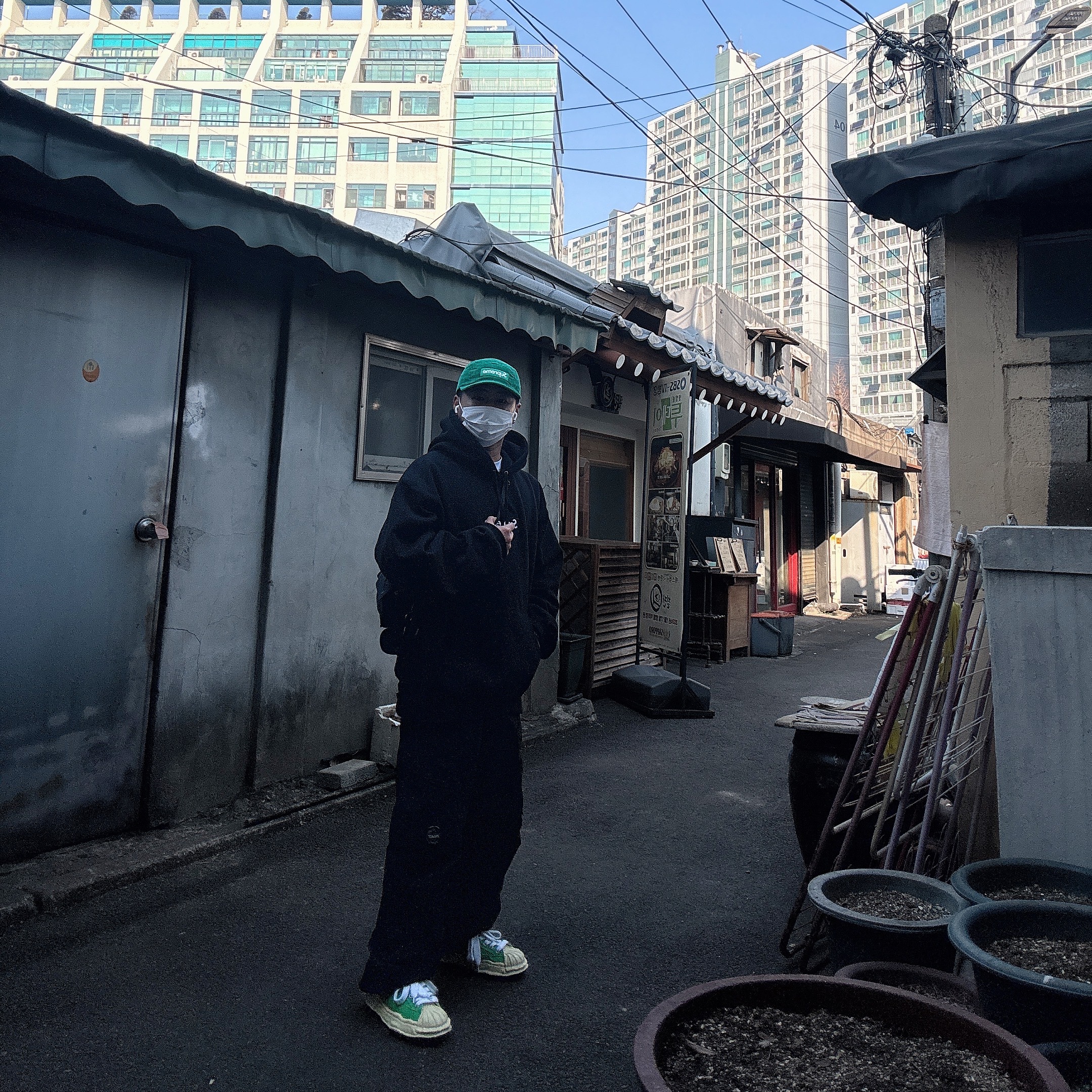 Maison Mihara Yasuhiro Blakey VL OG Sole Canvas Low-top Sneakers Green, Supreme Box Logo Hooded Sweatshirt Black - 23FW 착용 스타일