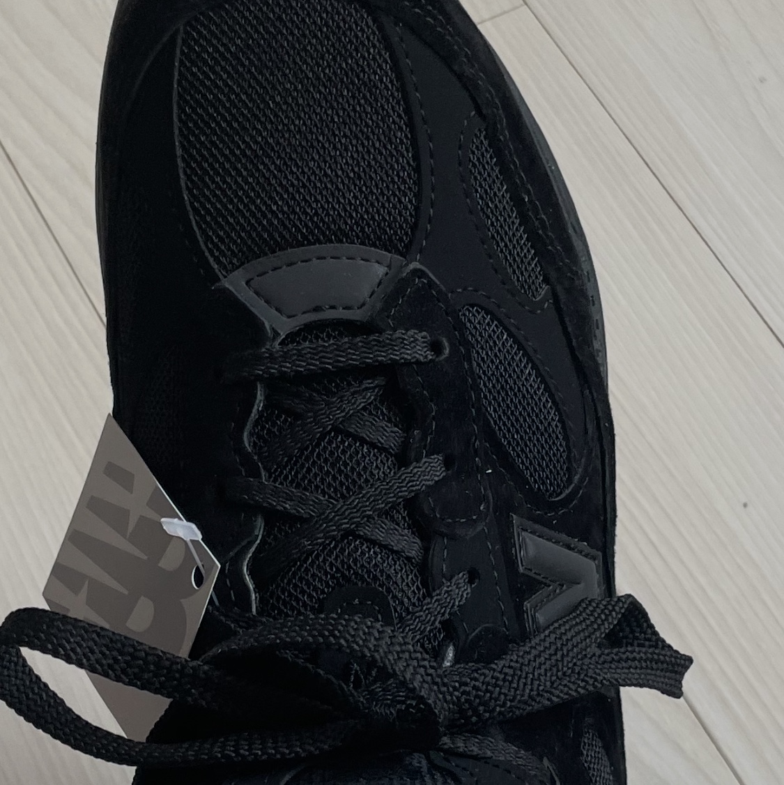 New Balance 992 Made in USA Core Black 착용 스타일 - 2