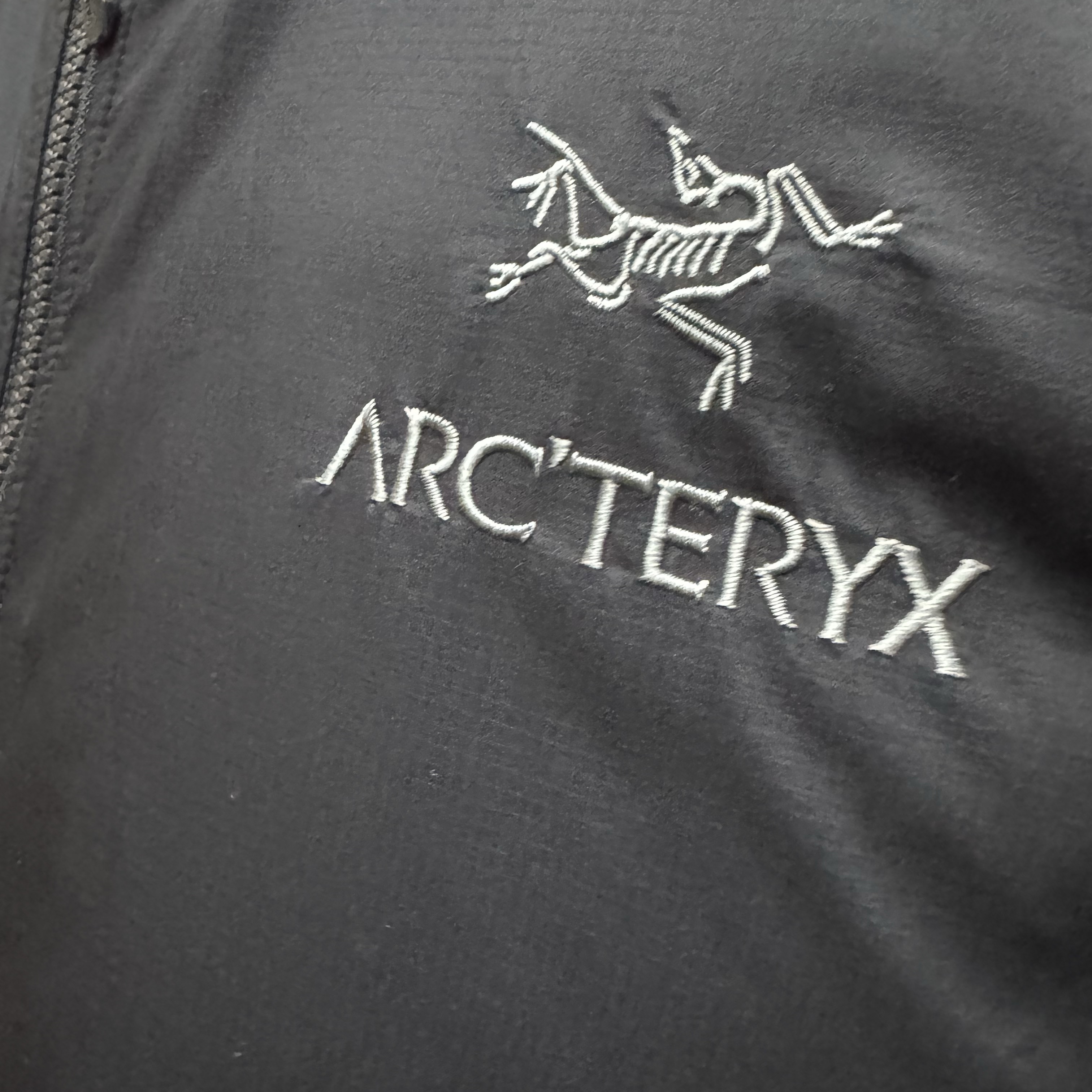 Arc'teryx Atom Hoody Black 착용 스타일