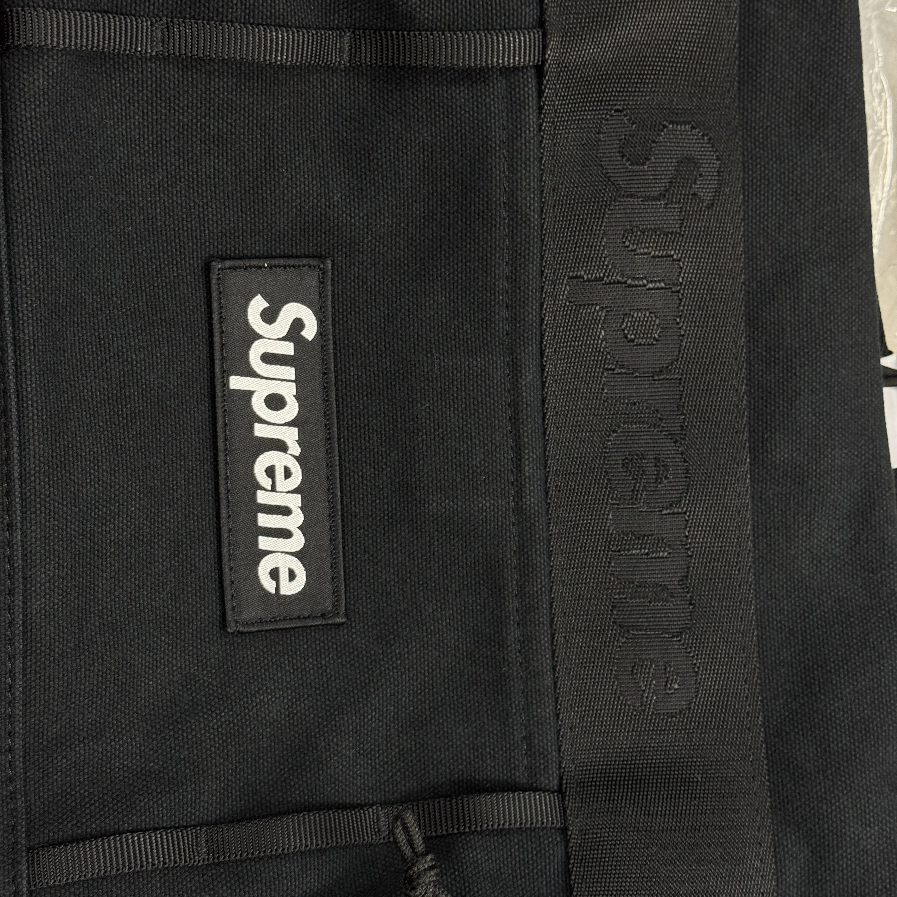 Supreme Utility Bag Black - 25SS 착용 스타일