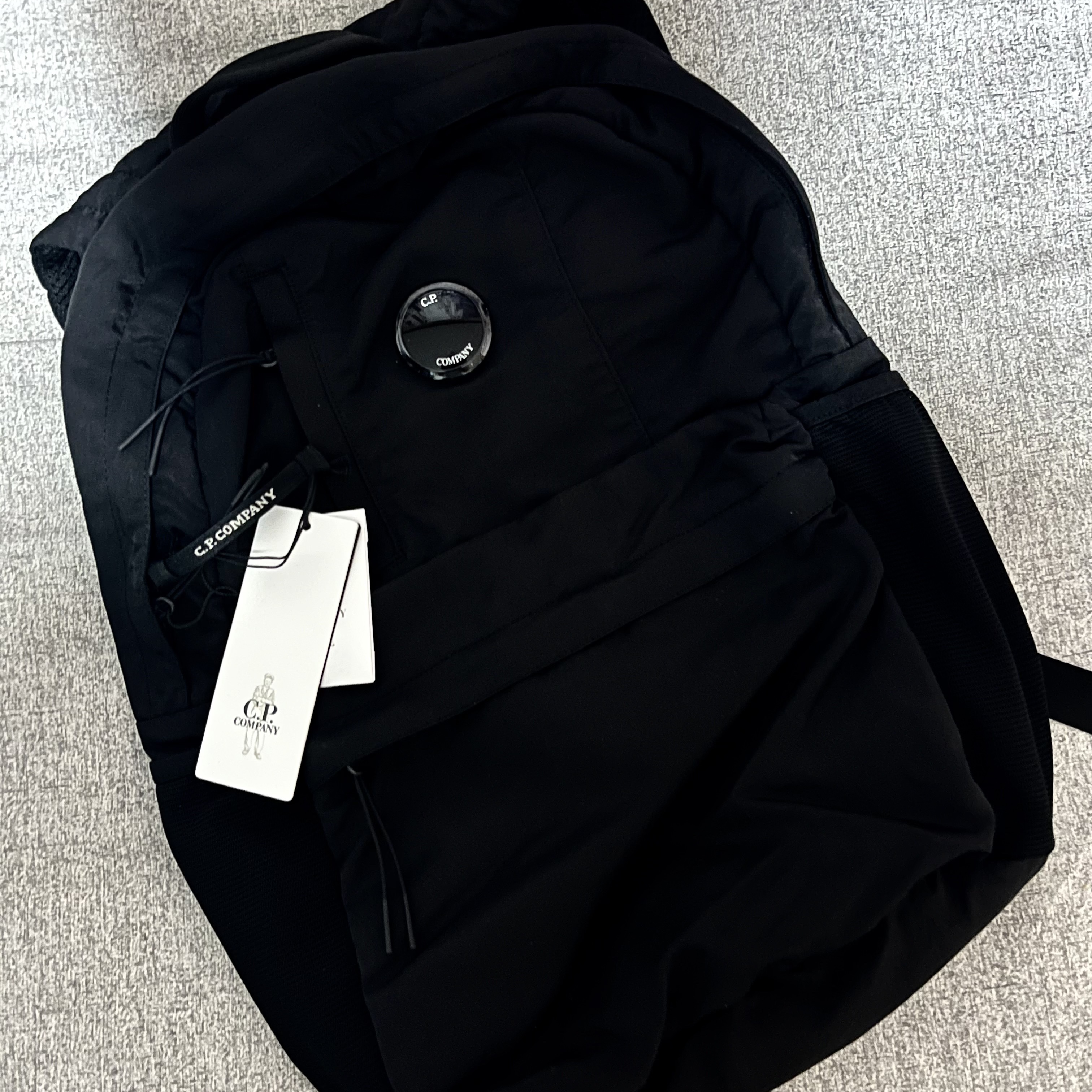 C.P. Company Nylon B Lens Backpack Black - 25SS 착용 스타일