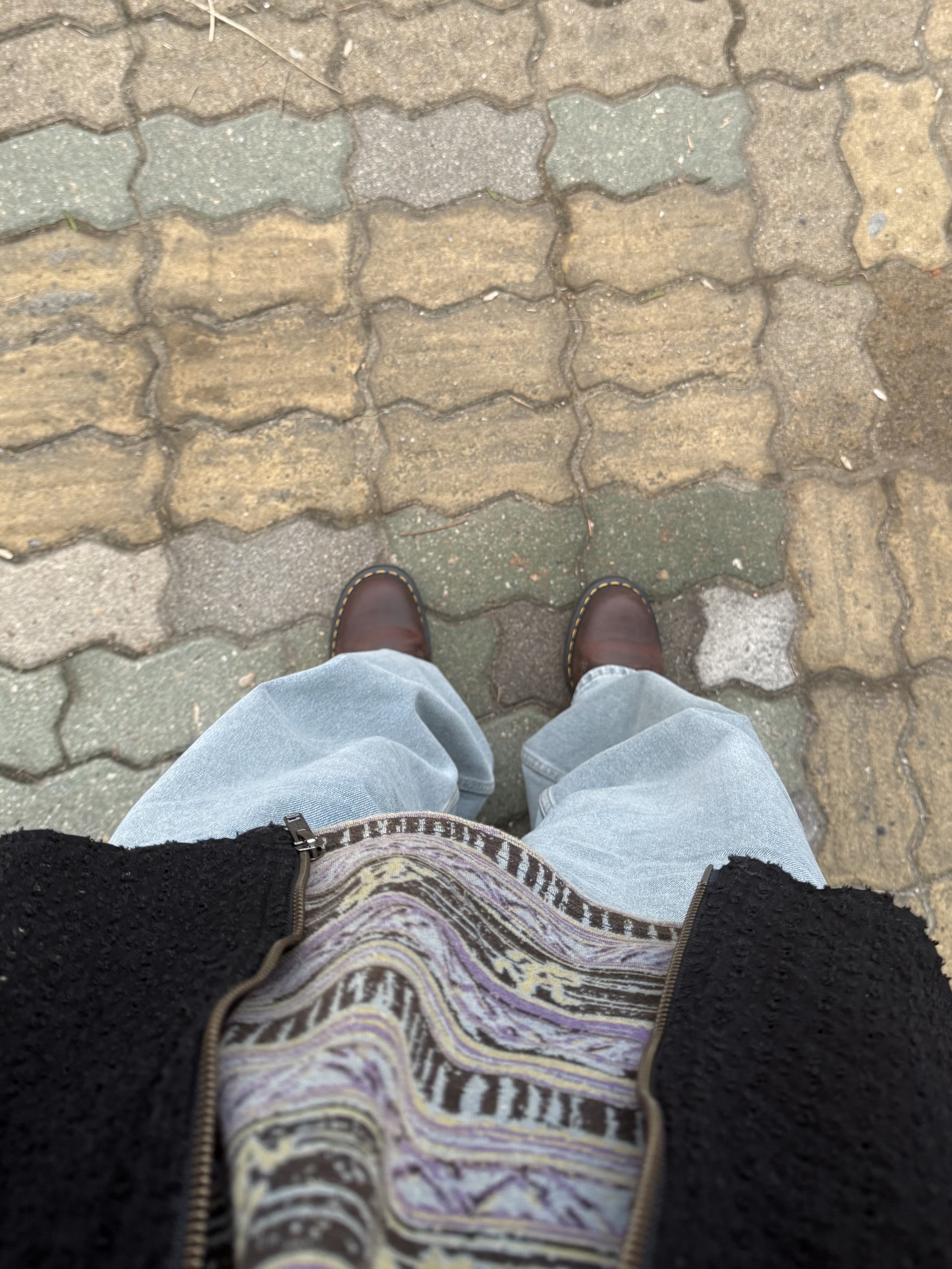 Dr. Martens x Thisisneverthat 1460 Waxed Full Grain Brown, Thisisneverthat x Gramicci Pattern Jacquard T-Shirt Multi 착용 스타일 - 2