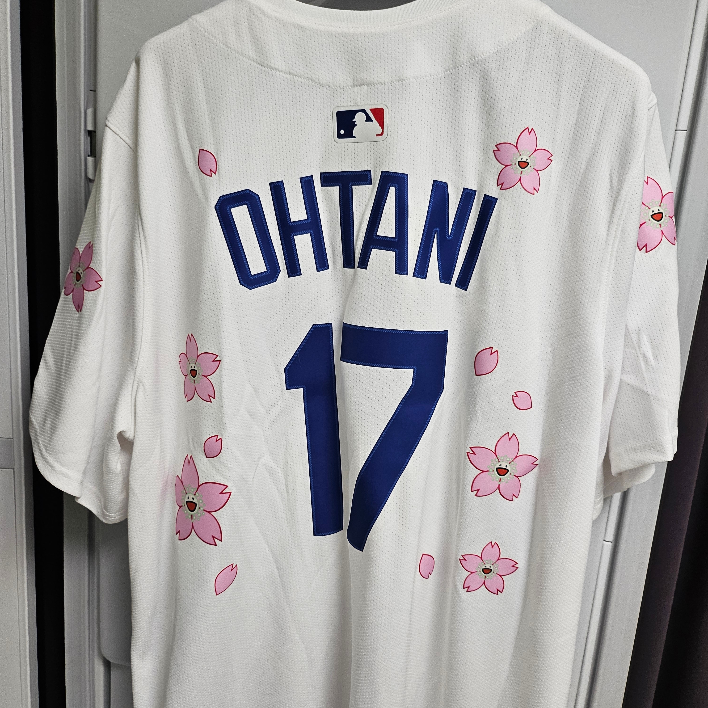 Nike x Murakami Takashi x MLB World Tour Tokyo Series 2025 Dodgers Tokyo Home Jersey (Non Marking Ver.) 착용 스타일 - 2