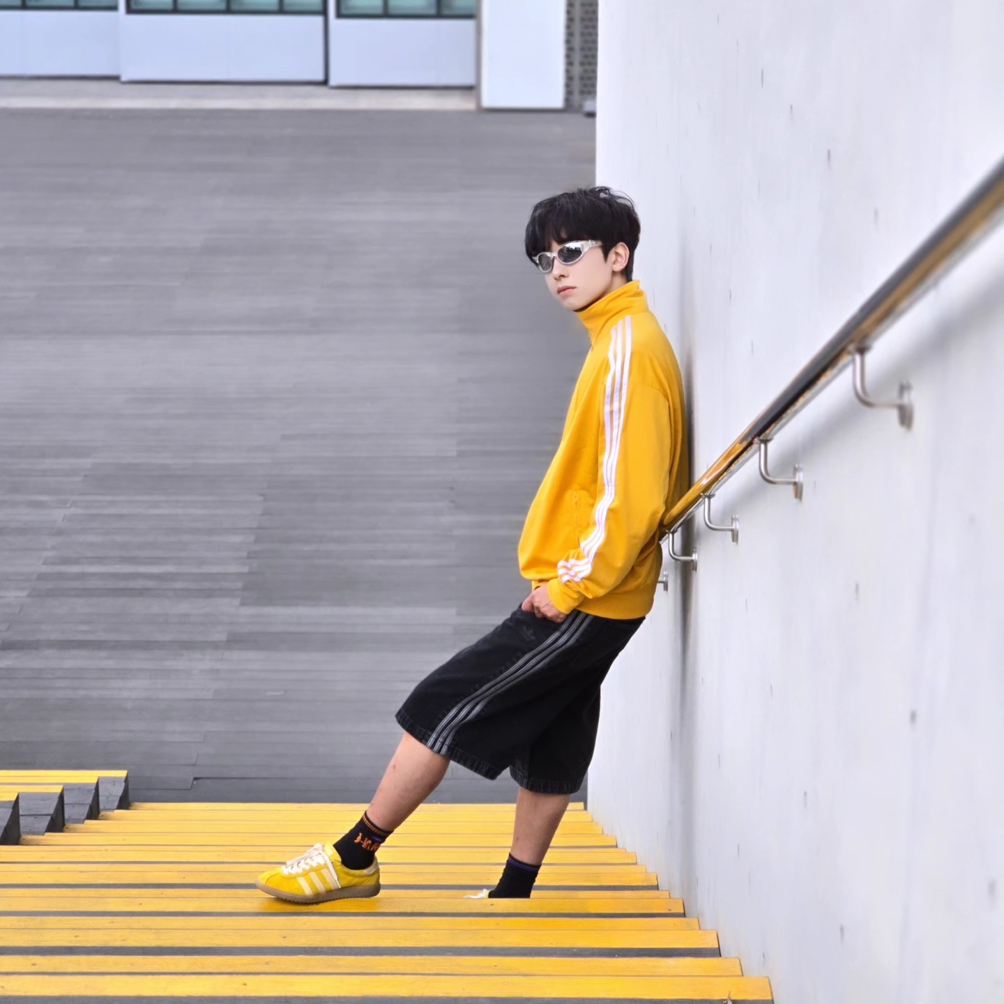 Adidas Adicolor Classic Firebird Track Top Preloved Yellow - KR Sizing, Adidas Adicolor Denim Firebird Shorts True Black Denim - KR Sizing 착용 스타일 - 2